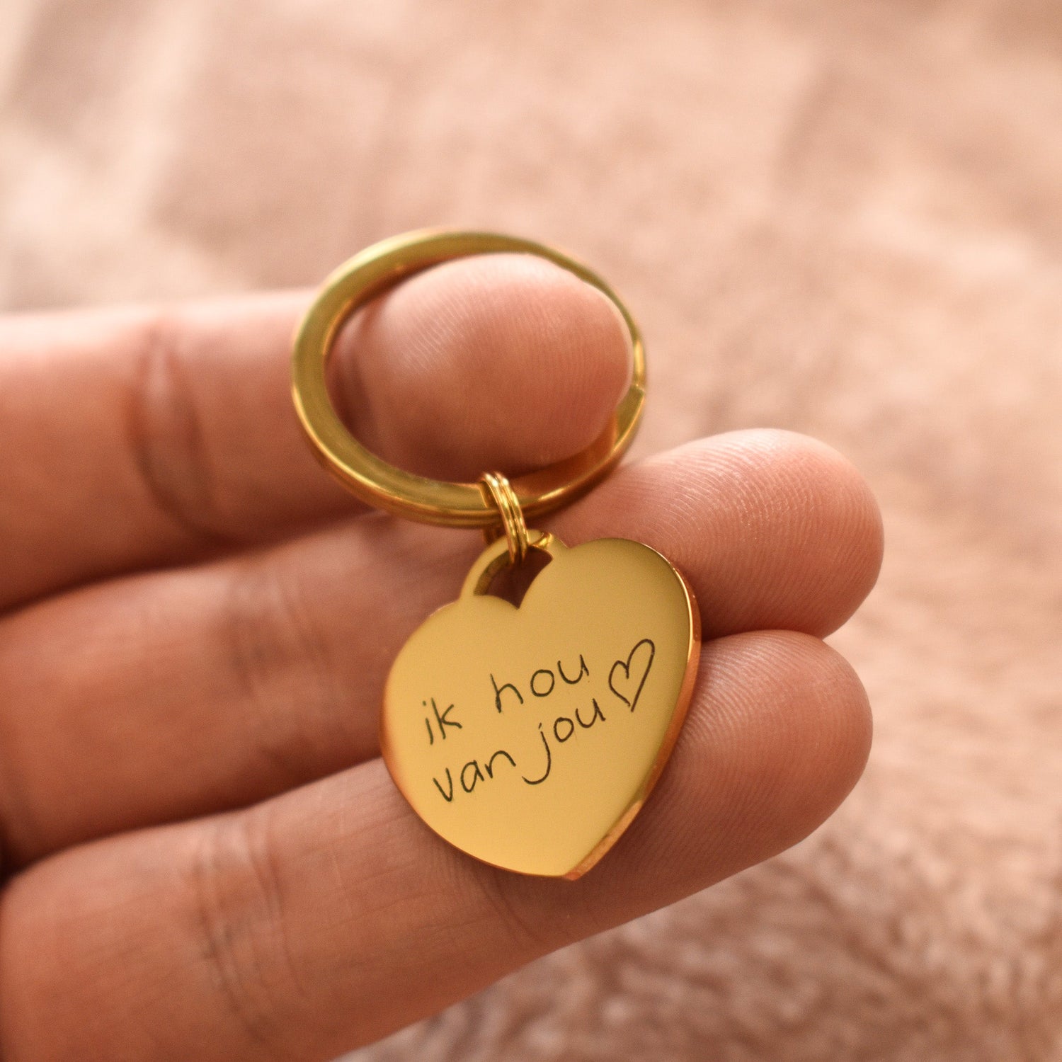 Hoe kan ik een handschrift sieraad laten graveren?