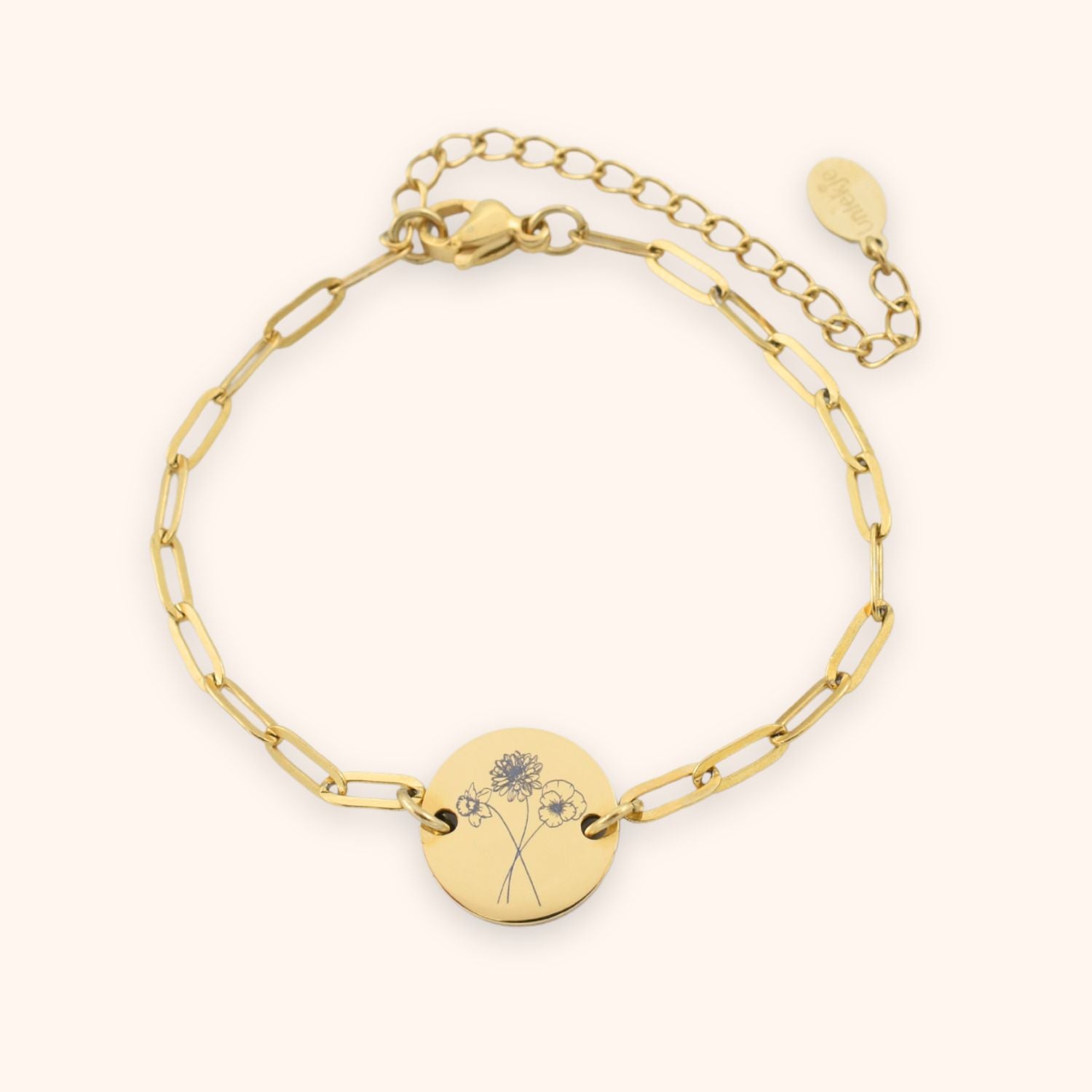 Gepersonaliseerde dames armband goud met 3 geboortebloemen in boeket gegraveerd op rond plaatje. stainless steel