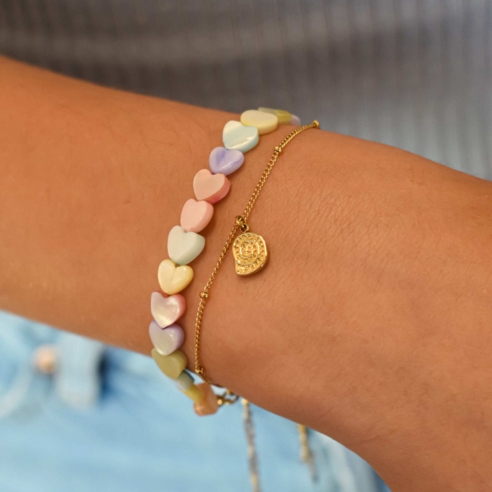 Armband hartjes pastel schelp goud stainless steel