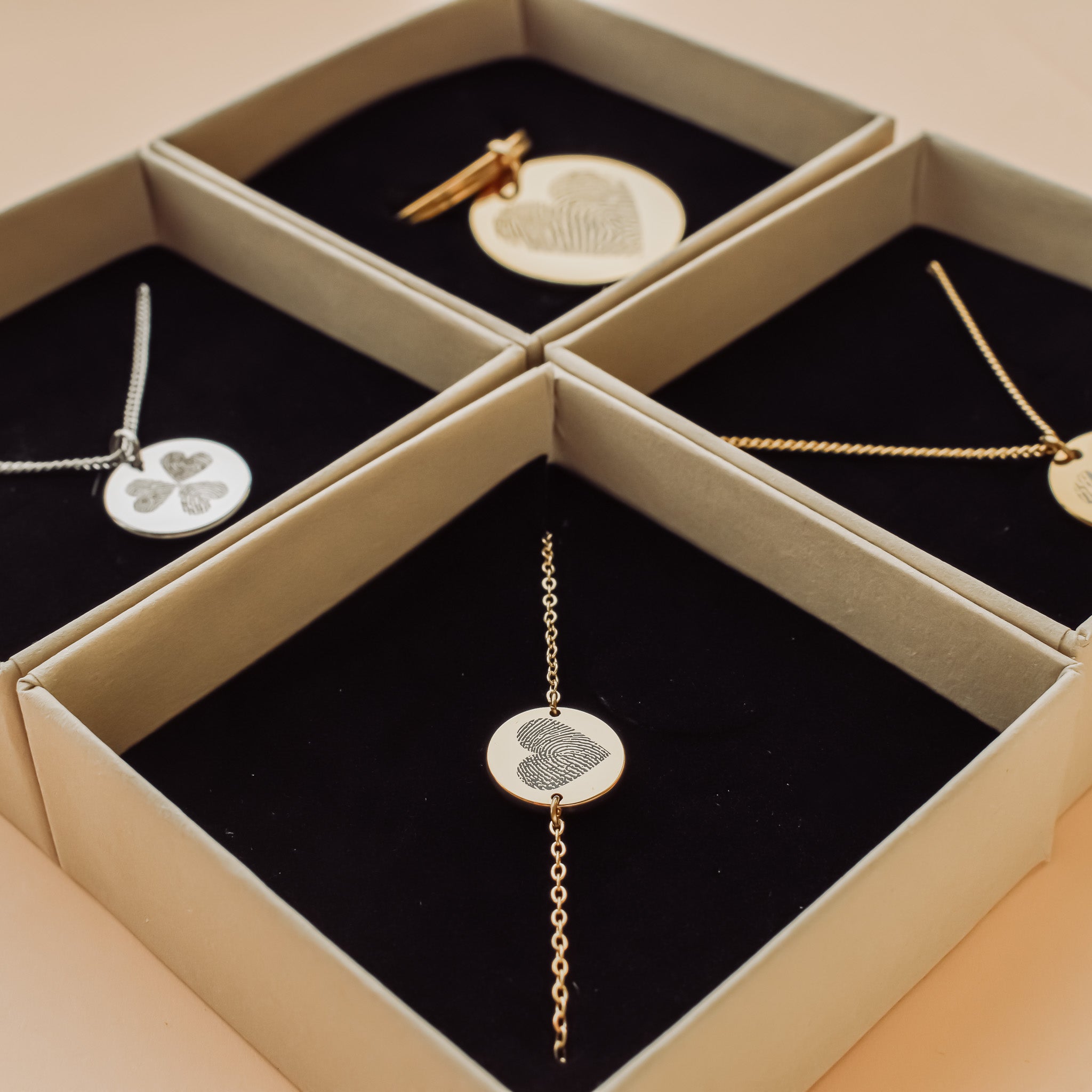 Armbandje gepersonaliseerd met vingerafdruk in hart vorm goud stainless steel