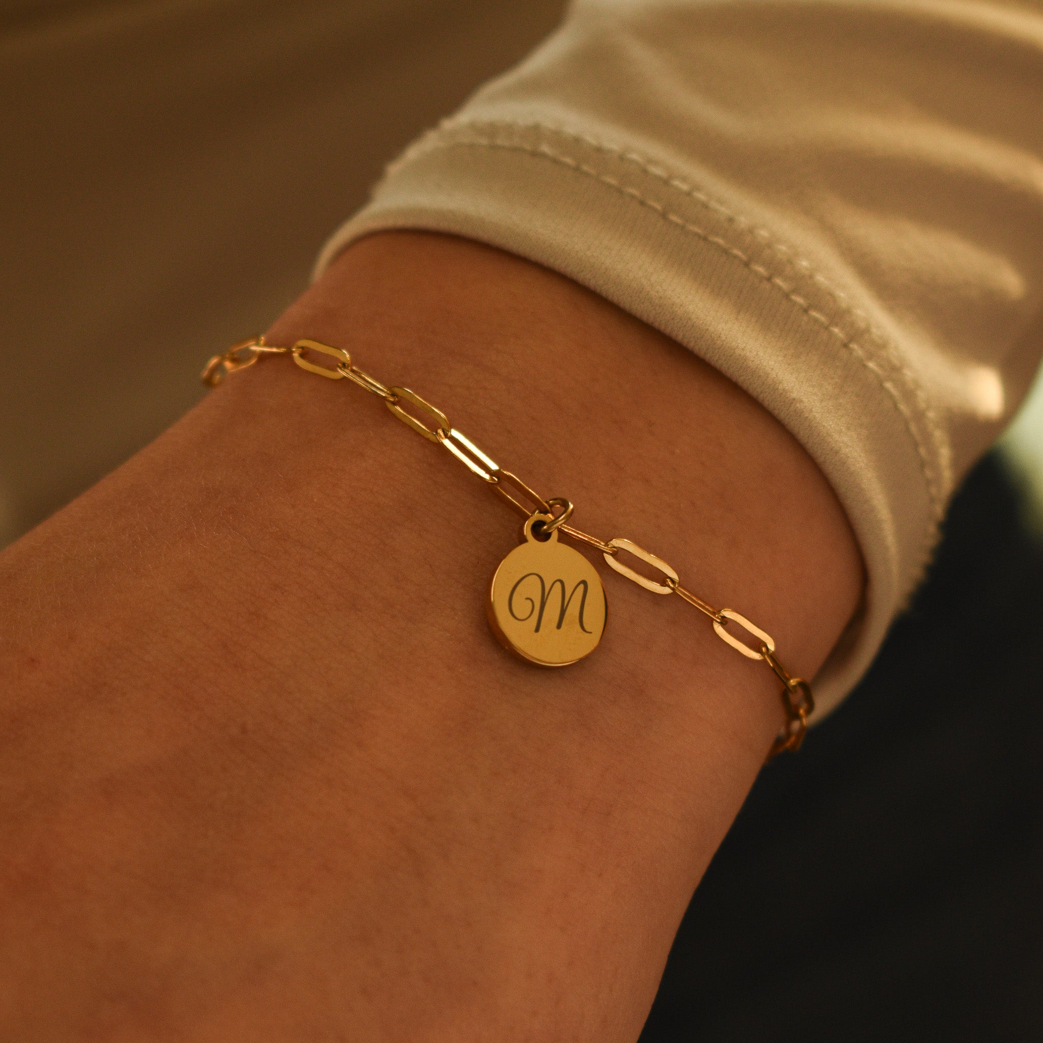 Schakelarmband dames goud met initiaal gepersonaliseerd stainless steel