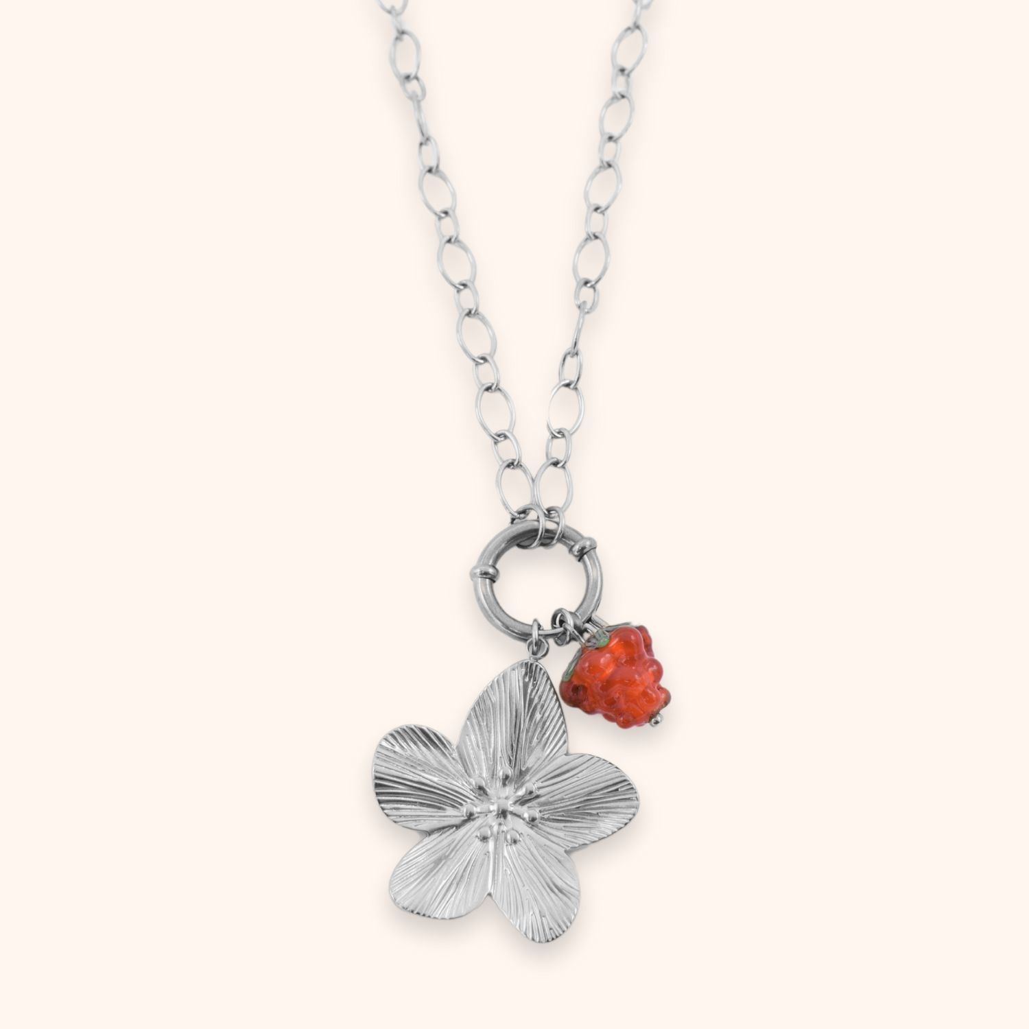 Bloem bedel ketting framboos kleur zilver stainless steel