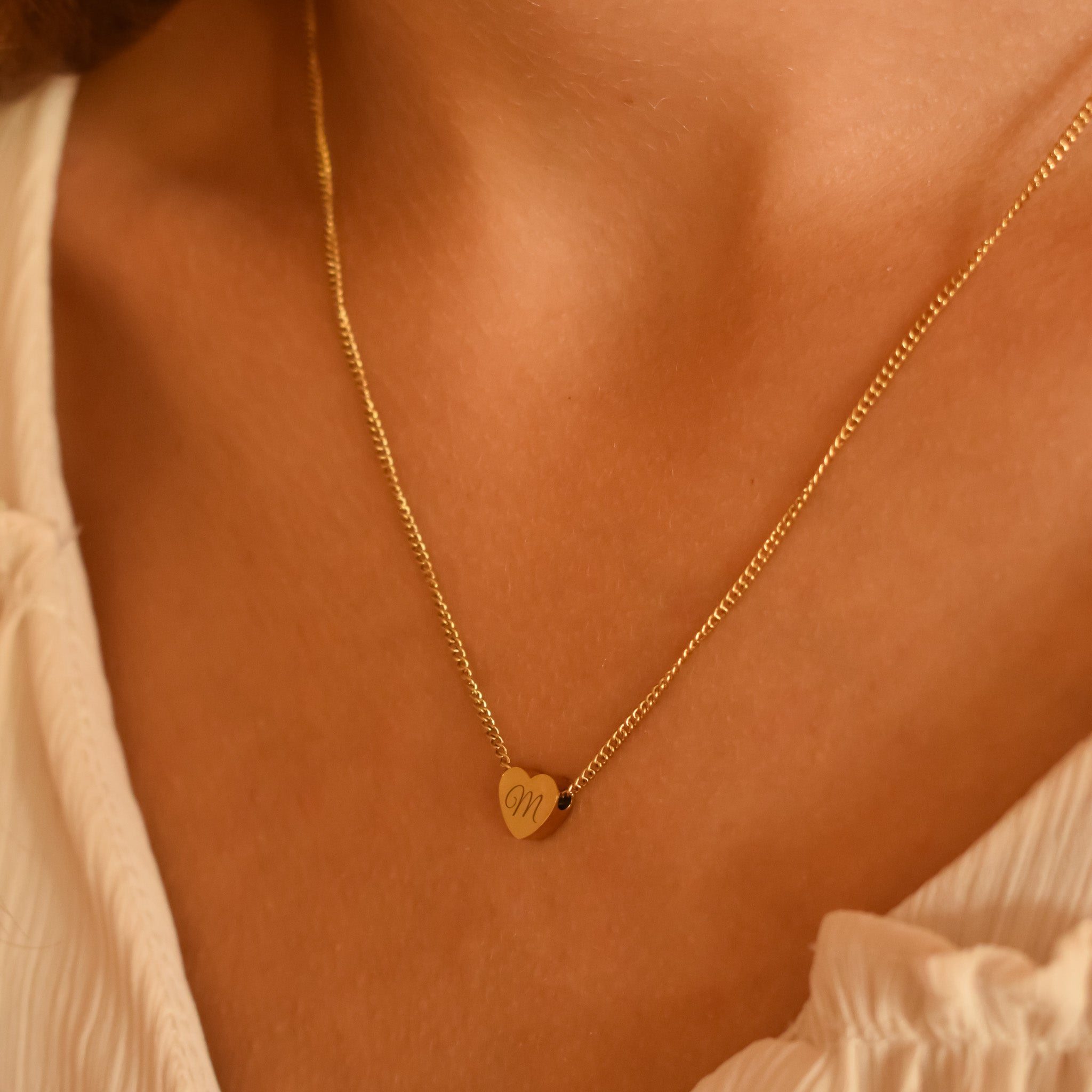 Gegraveerde hart ketting met initiaal goud