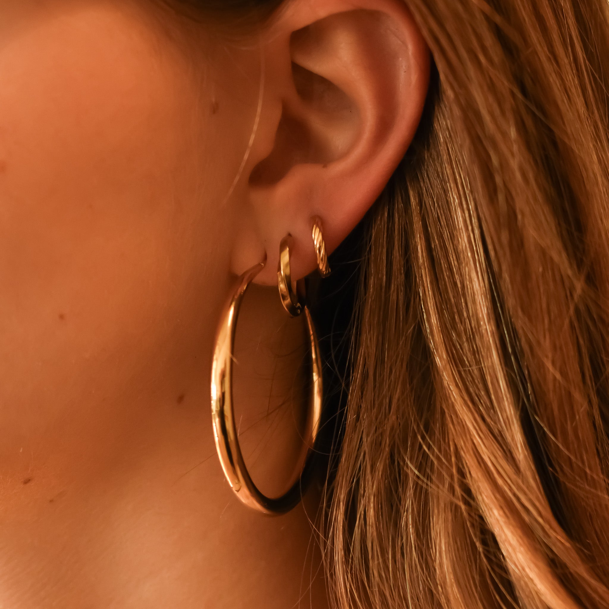 Hoops oorringen goud stainless steel