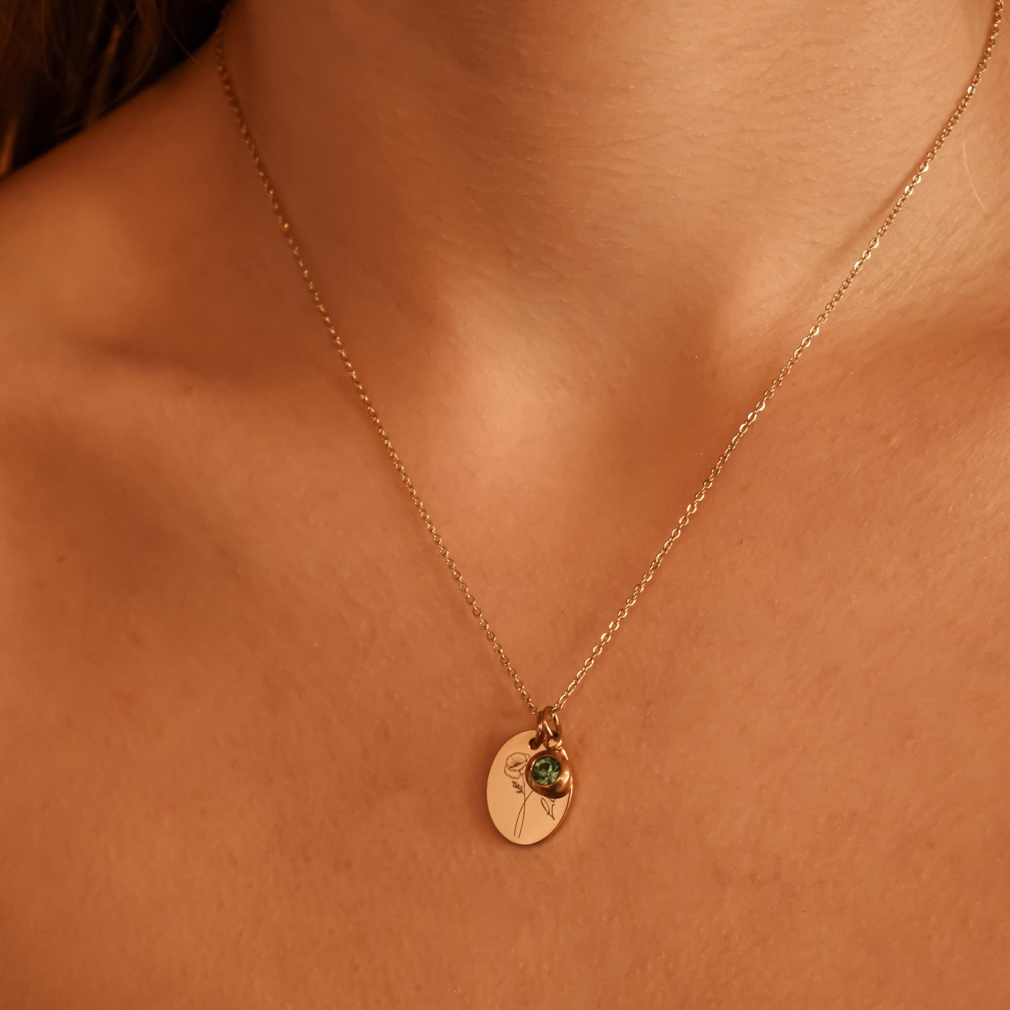 Geboortesteen ketting met naam en geboortebloem