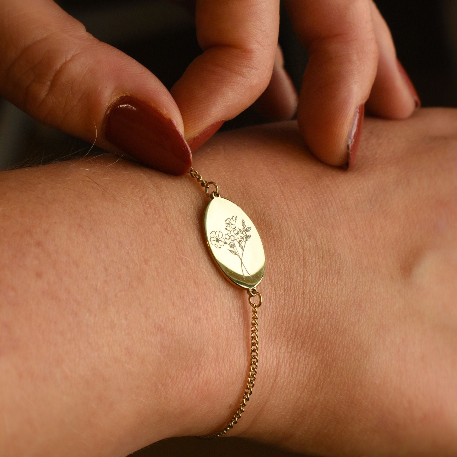 Geboortebloem boeket armband voor mama graveren met meerdere bloemen goud