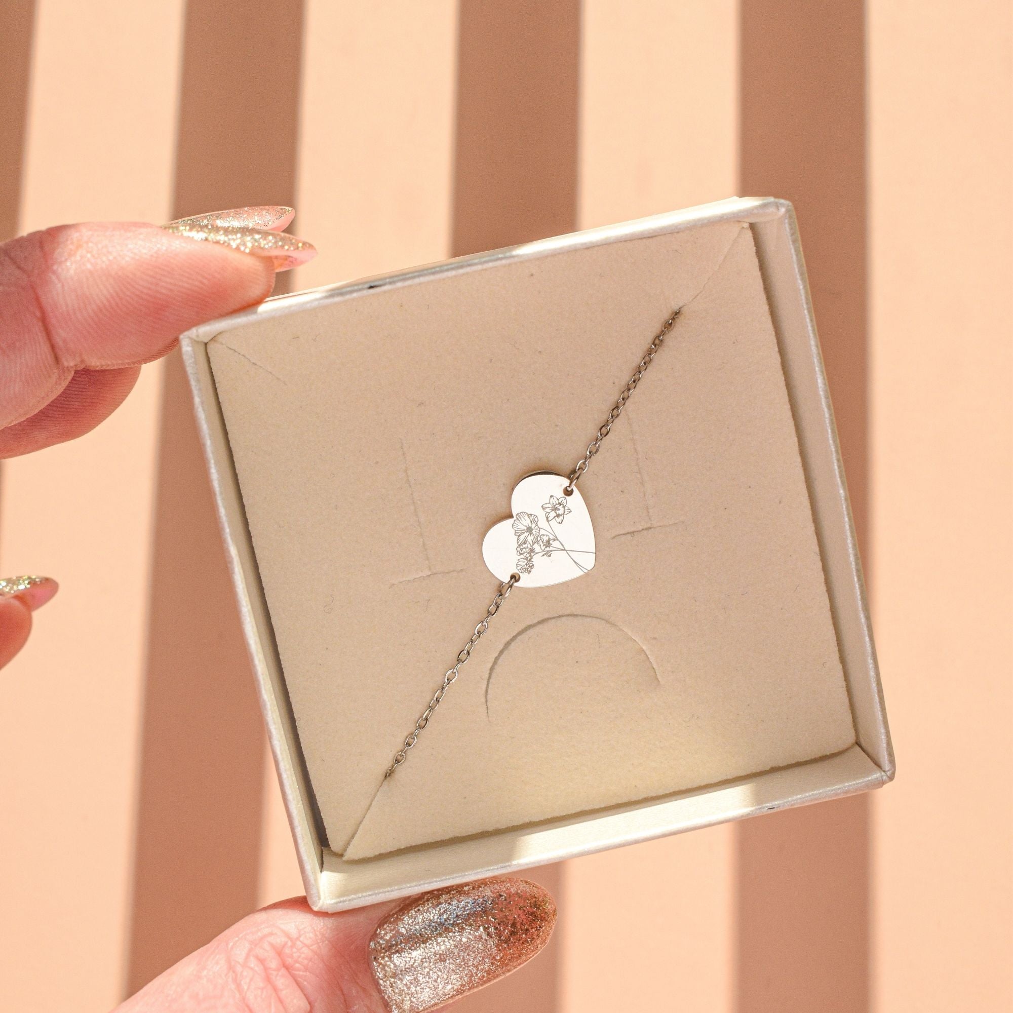 Kinderarmbandje hartje geboortebloemen