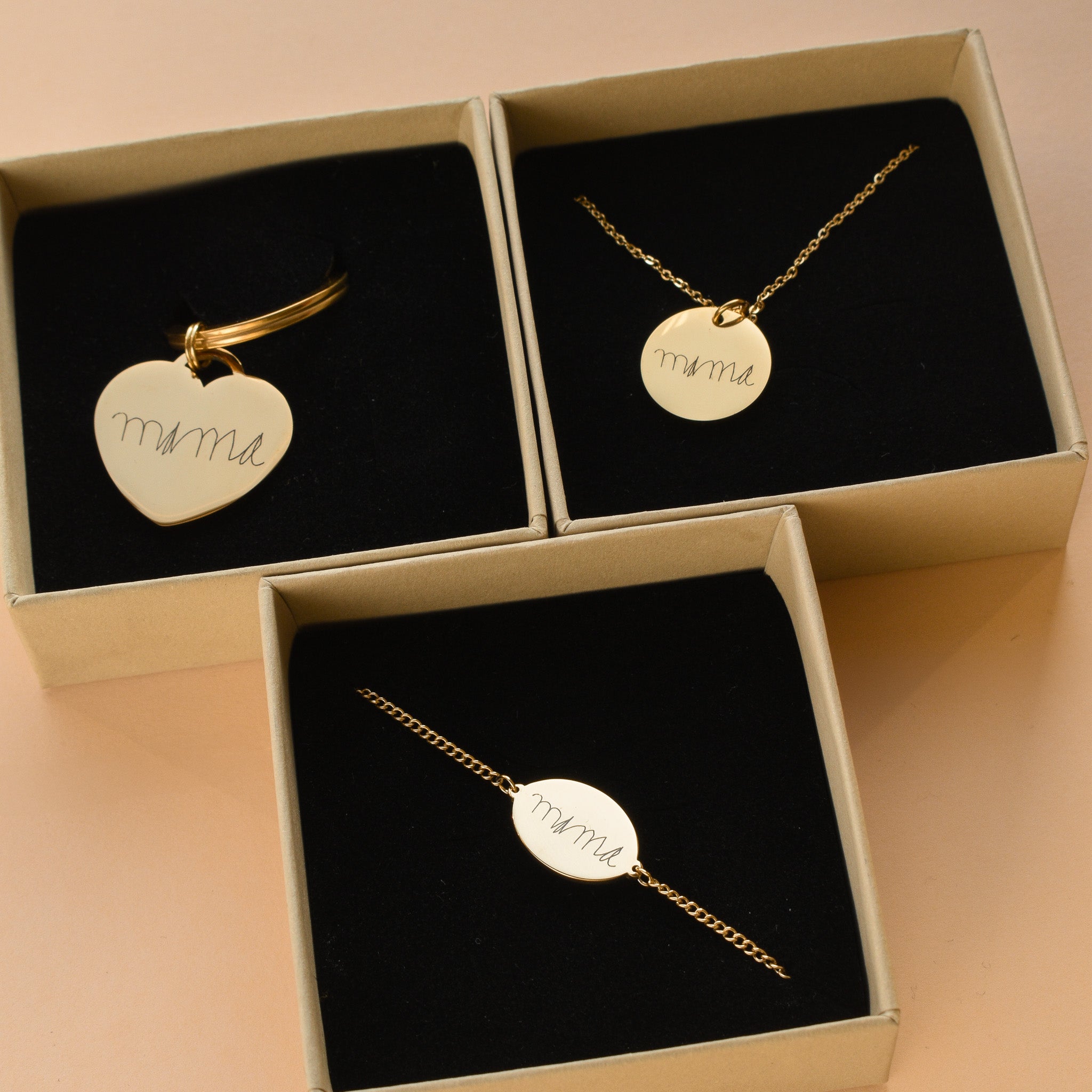 Sieraden gegraveerd met eigen handschrift mama goud stainless steel