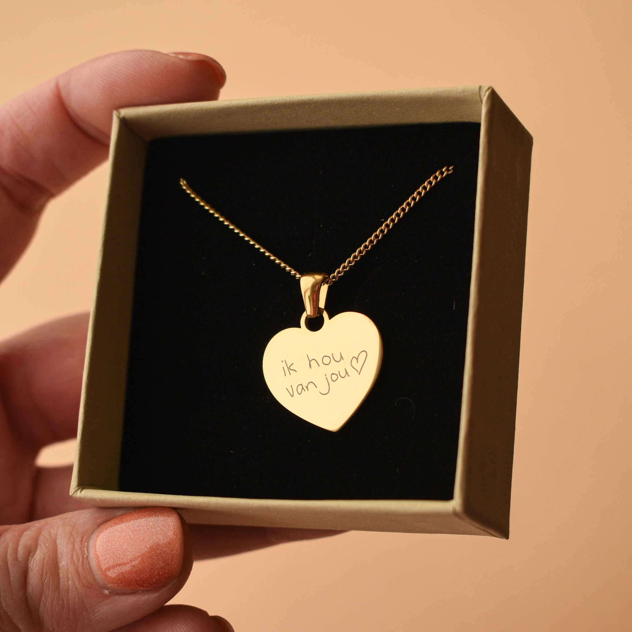 Hart ketting gegraveerd met eigen handschrift: Ik hou van jou