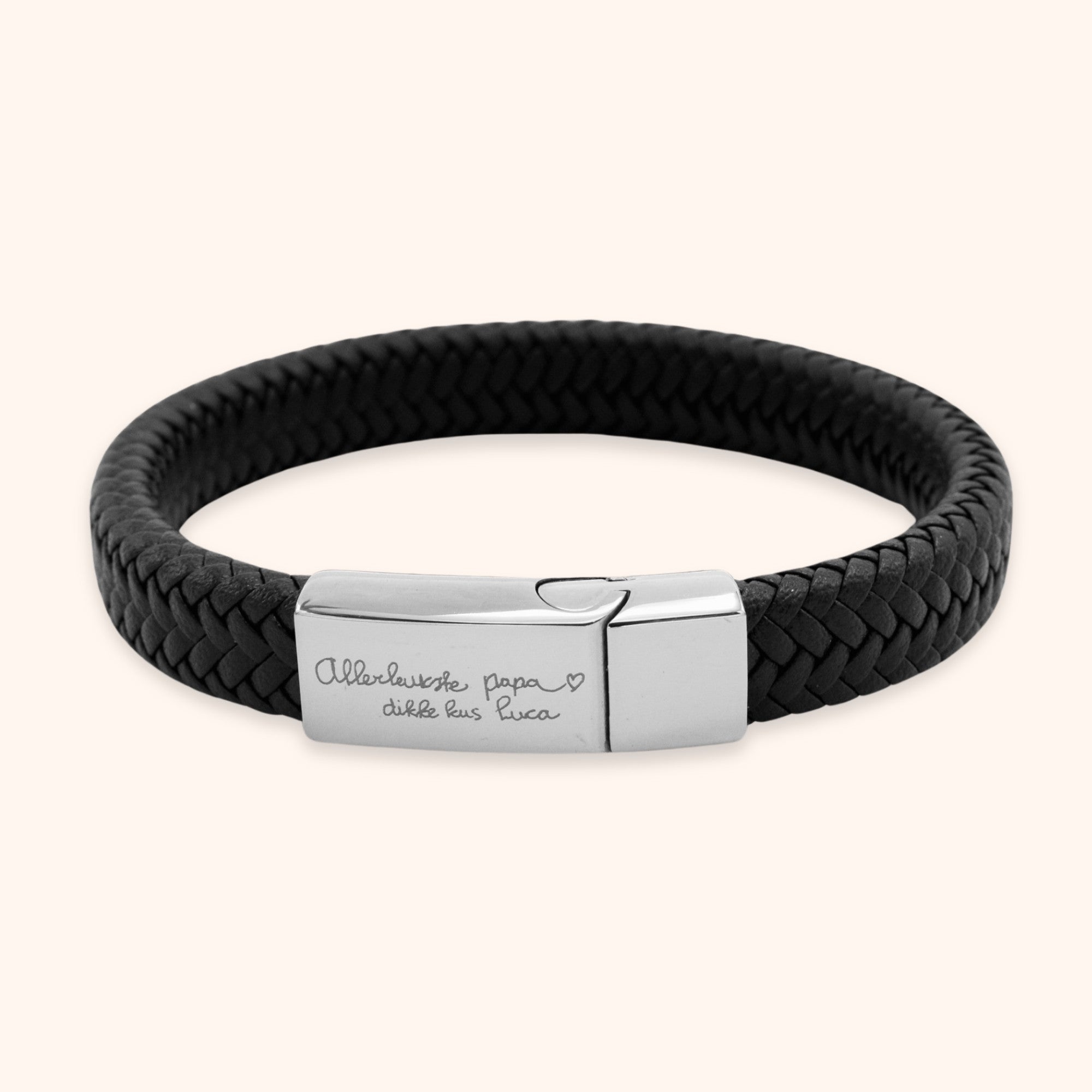 Lederen armband voor heren zwart met eigen handschrift gegraveerd zilver