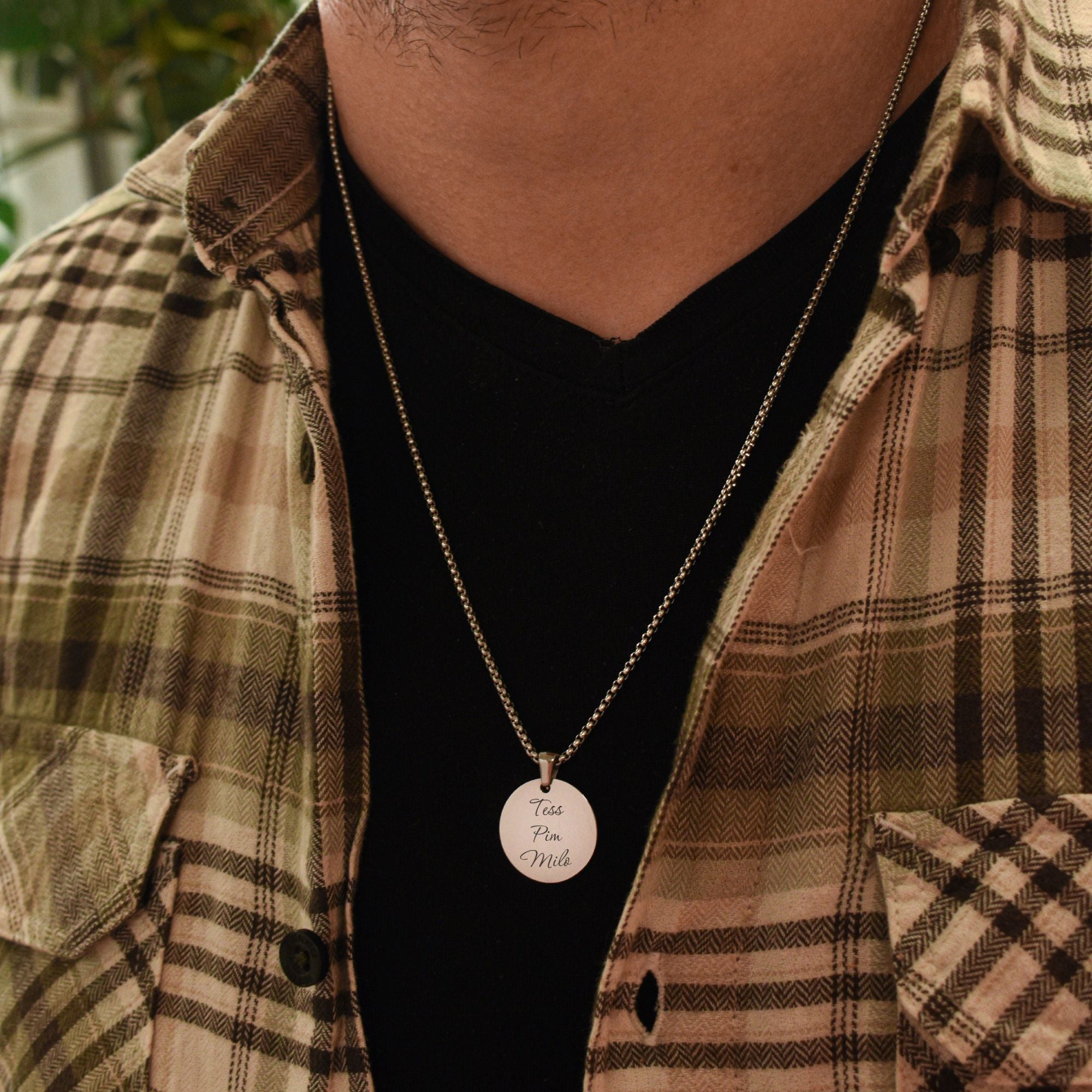 Heren ketting met namen graveren met ronde hanger kleur zilver RVS