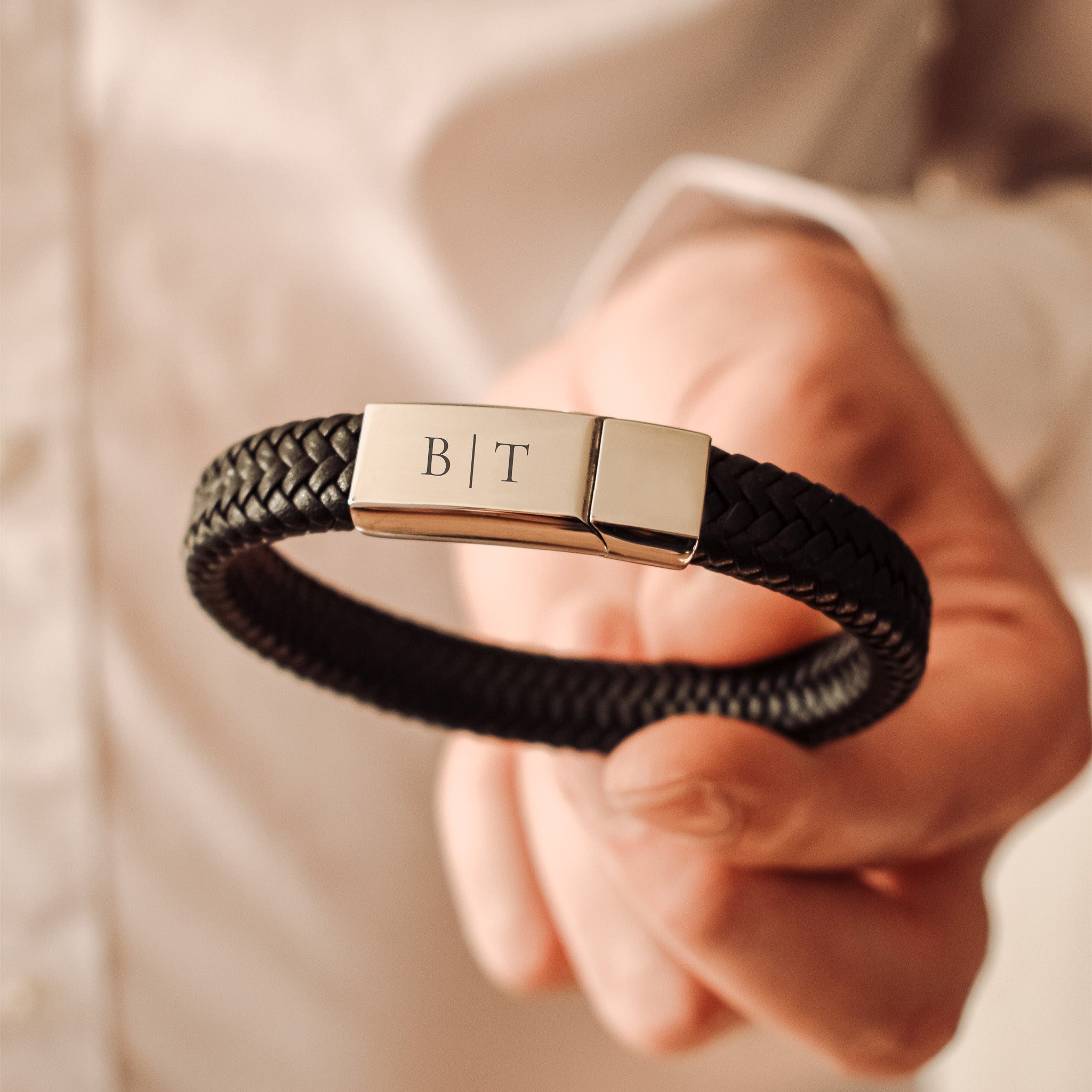 Heren armband leer zwart met initialen