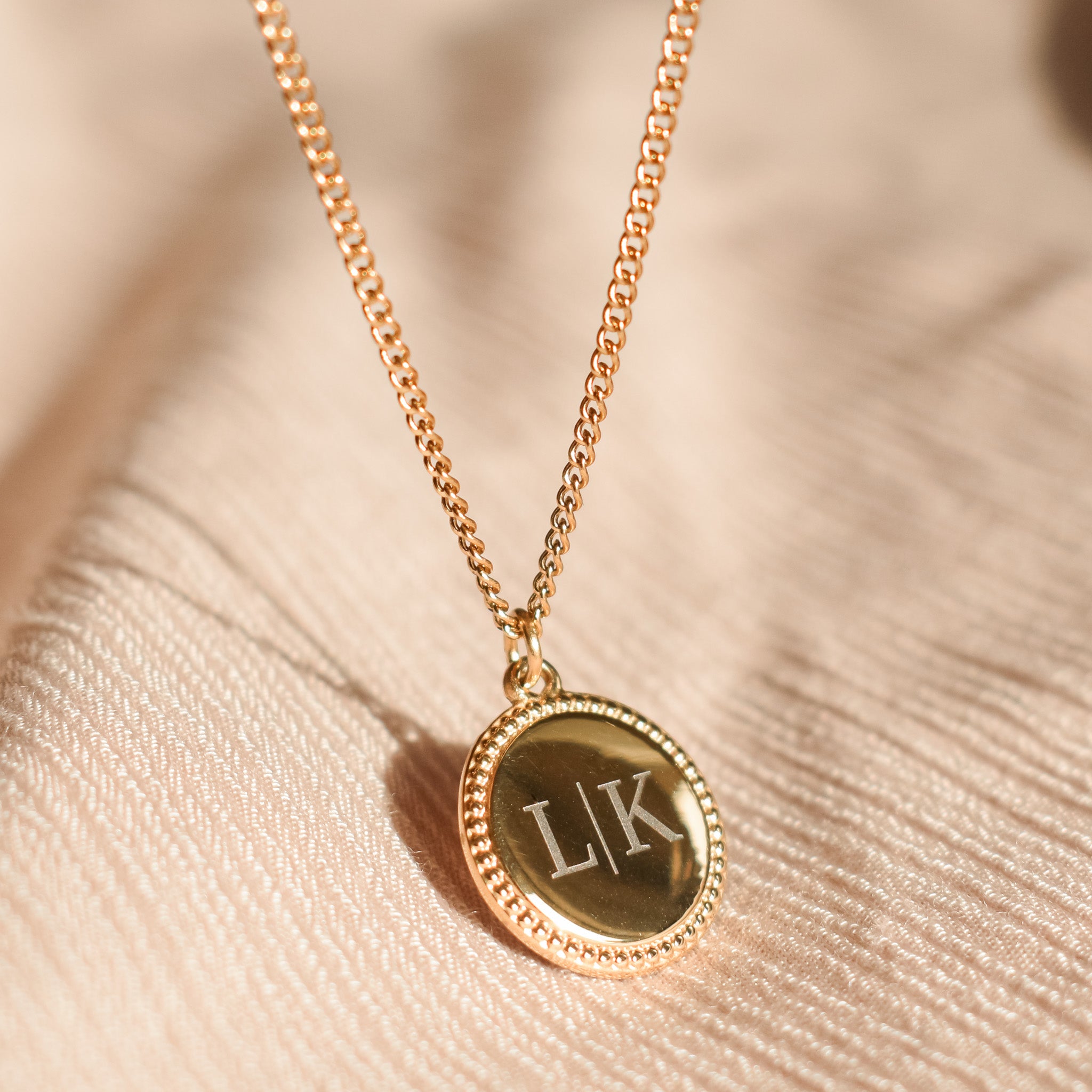 Persoonlijke ketting met 2 initialen gegraveerd goud stainless steel