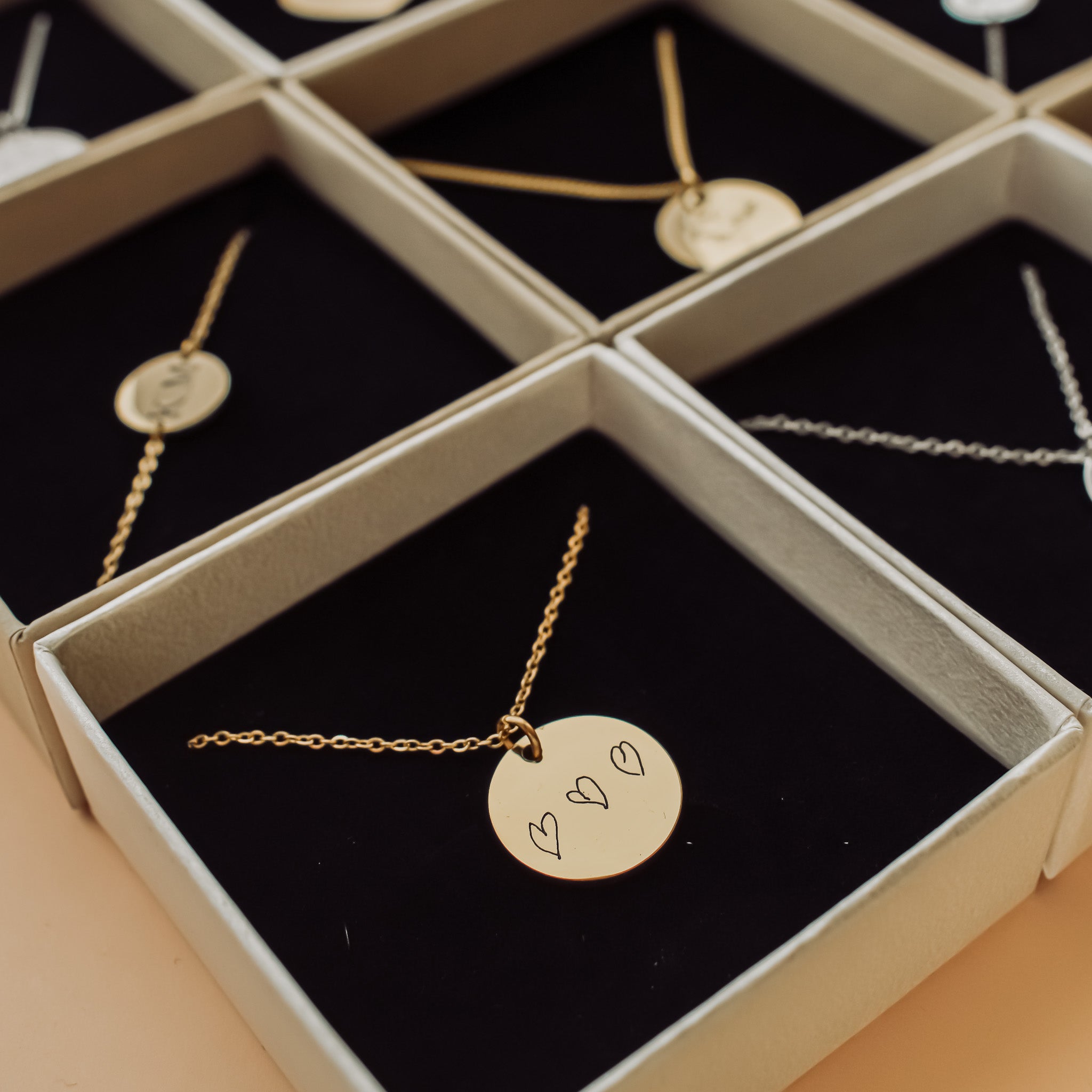 Getekende hartjes graveren ketting goud