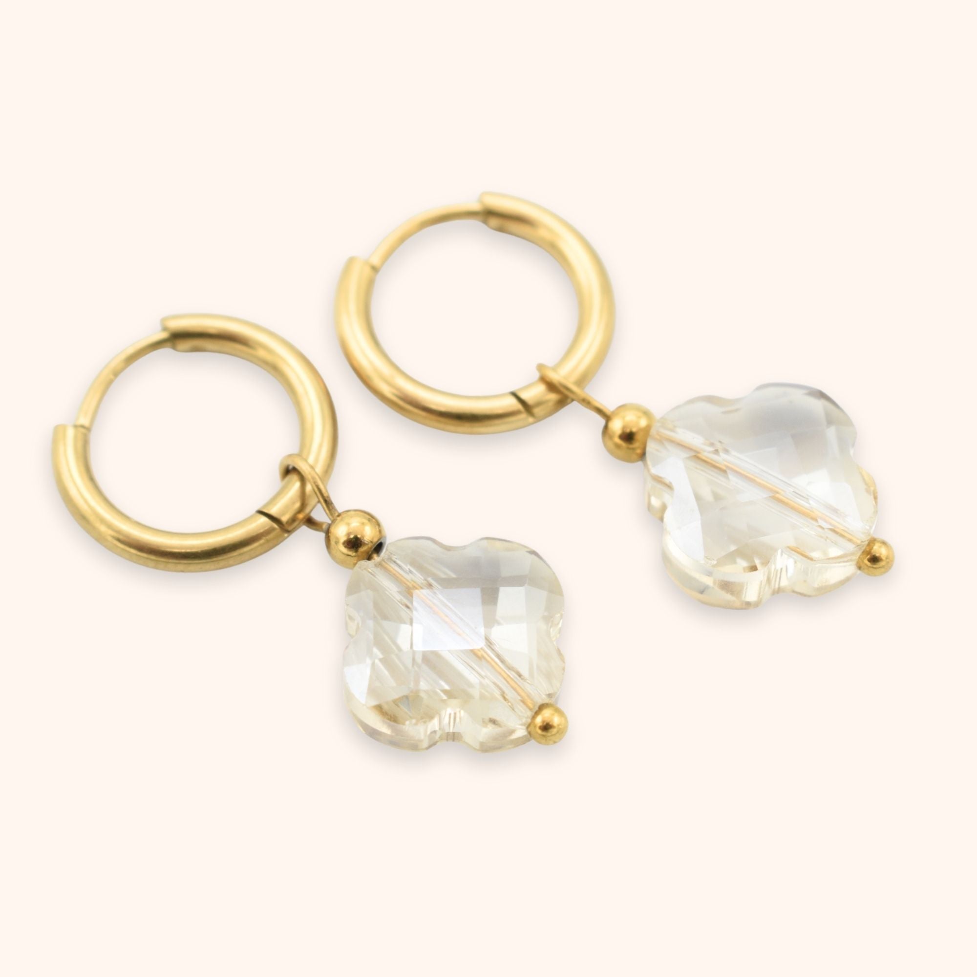 Oorringen klaver facet beige