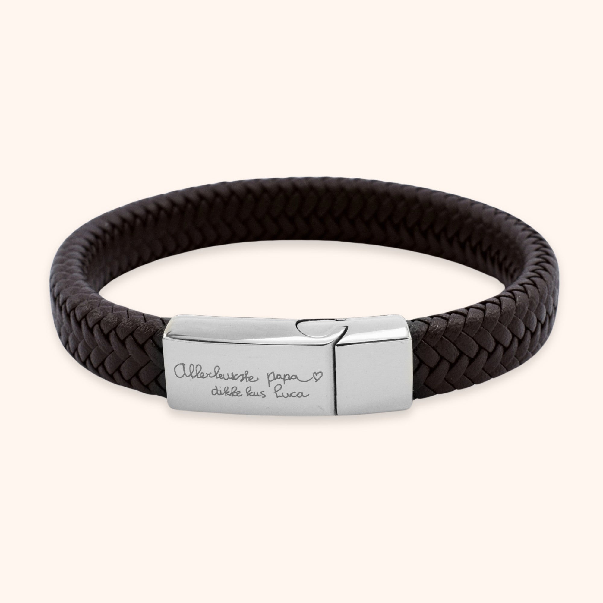Lederen armband voor heren bruin met eigen handschrift gegraveerd zilver