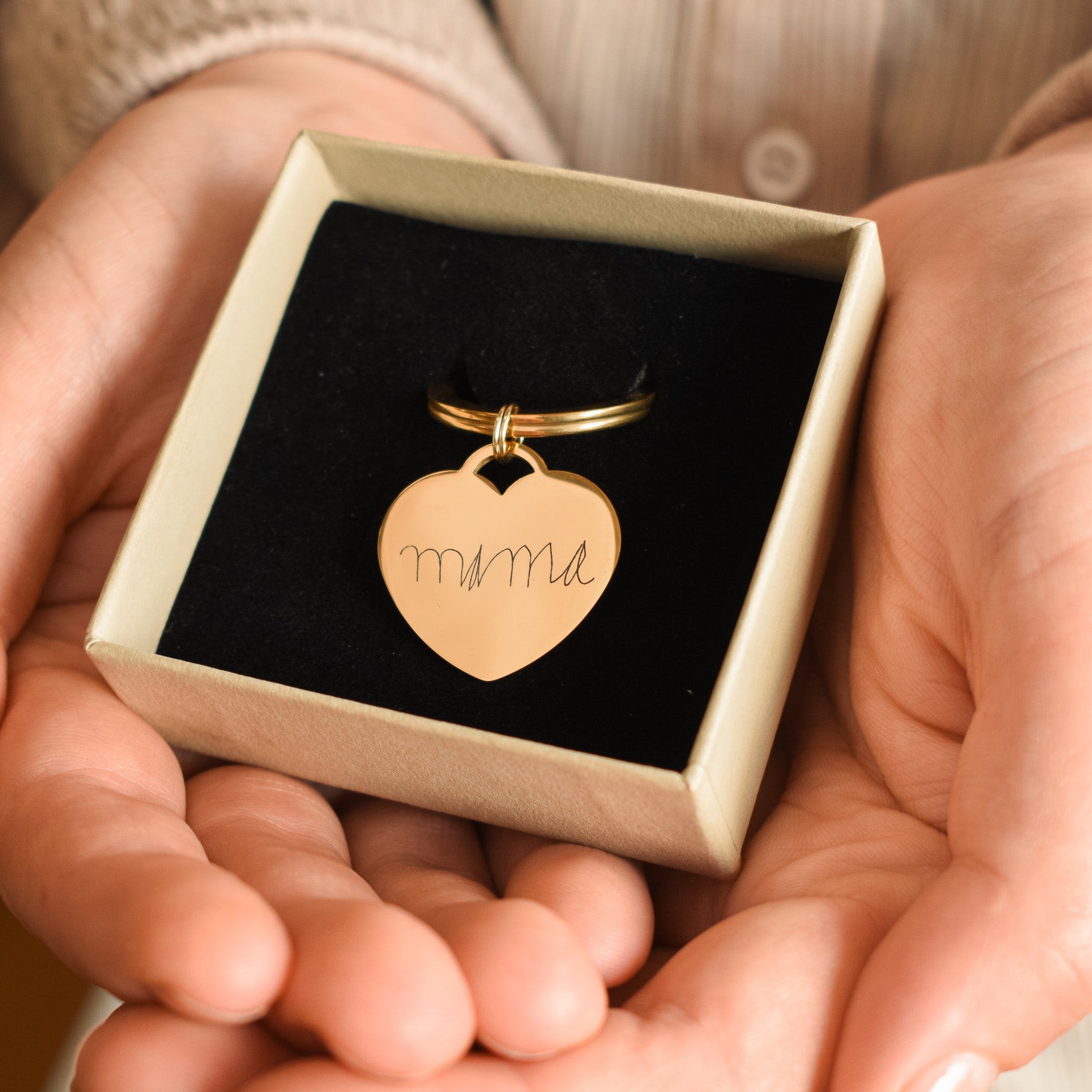 Hart sleutelhanger graveren mama handgeschreven tekst goud