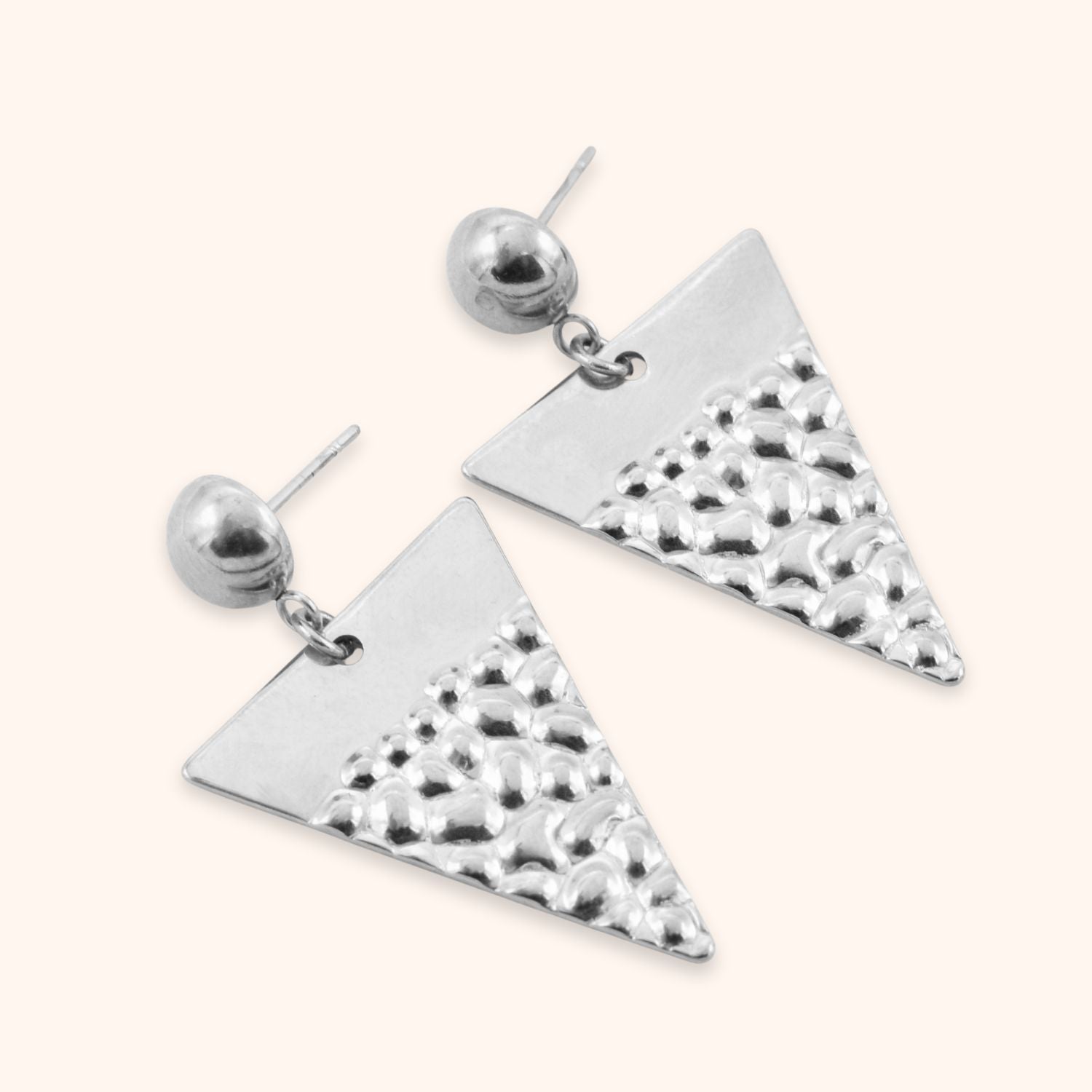 Oorbel stainless steel driehoek relief statement zilver rvs