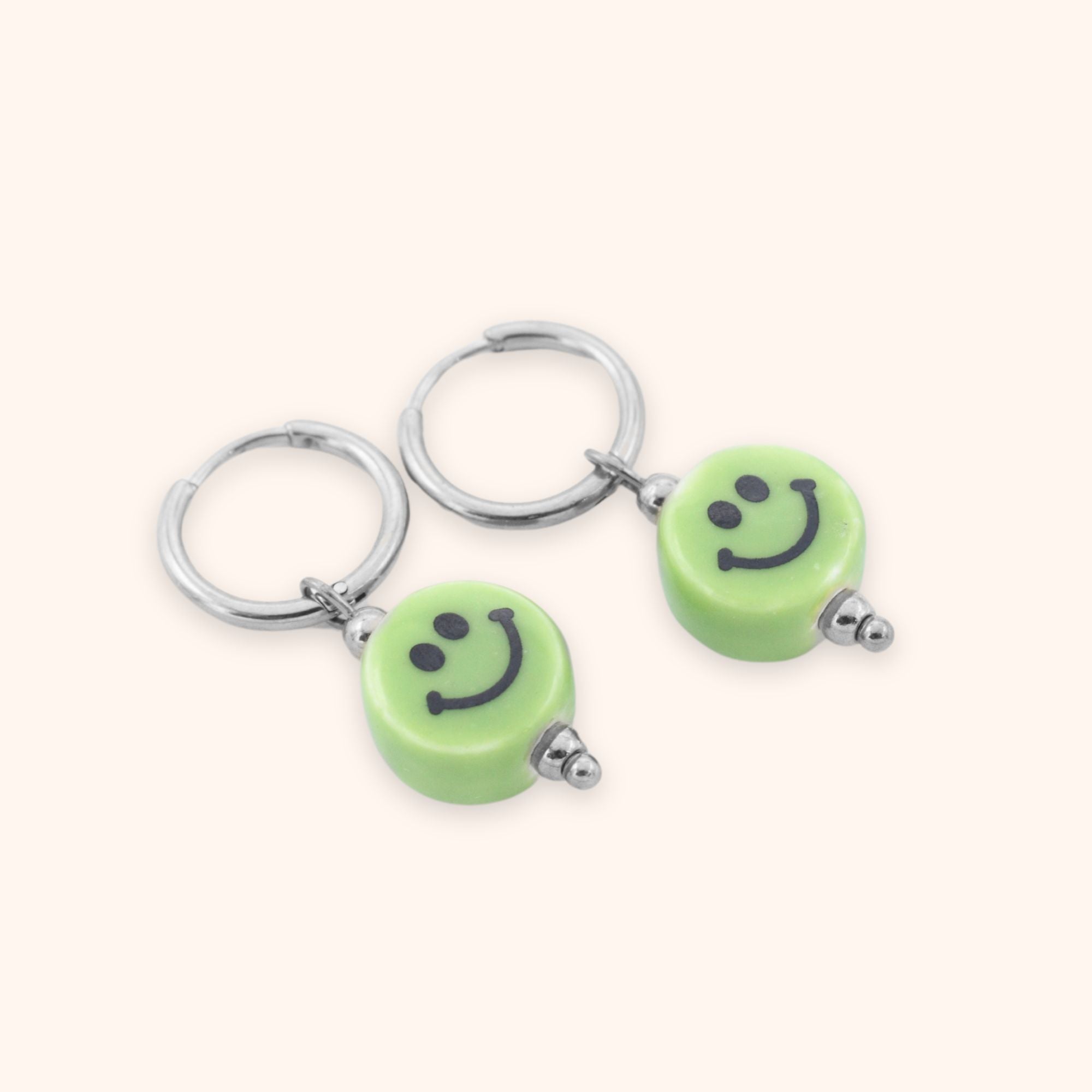 oorringen smiley groene kraal zilver