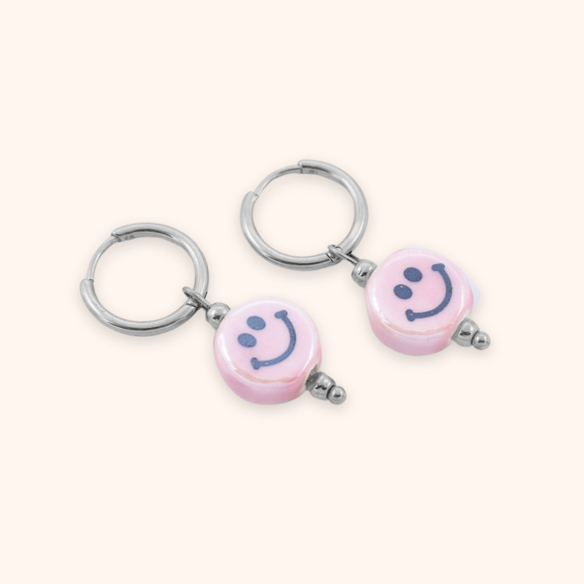 oorringen smiley roze kralen keramiek zilver