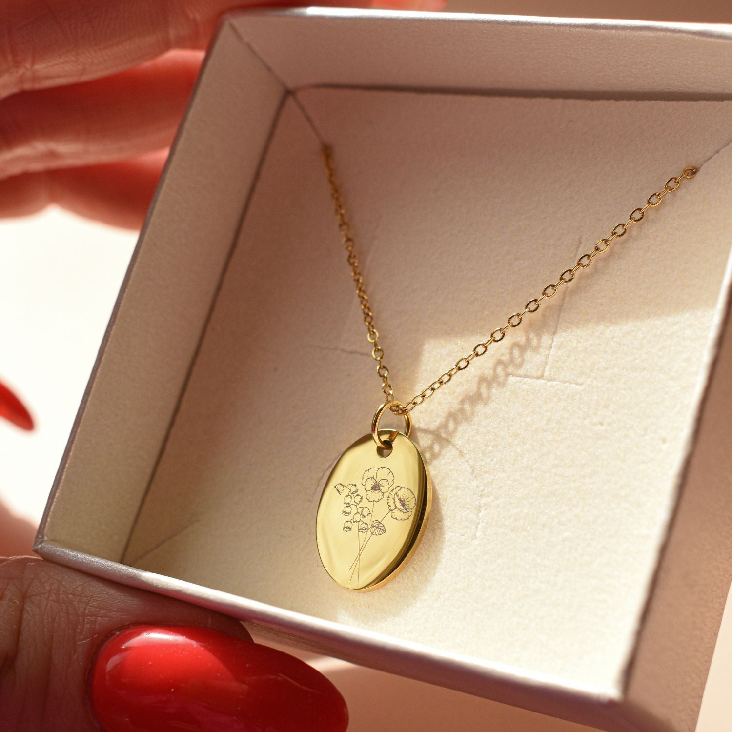 Ovale geboortebloem ketting met meerdere bloemen kleur goud stainless steel