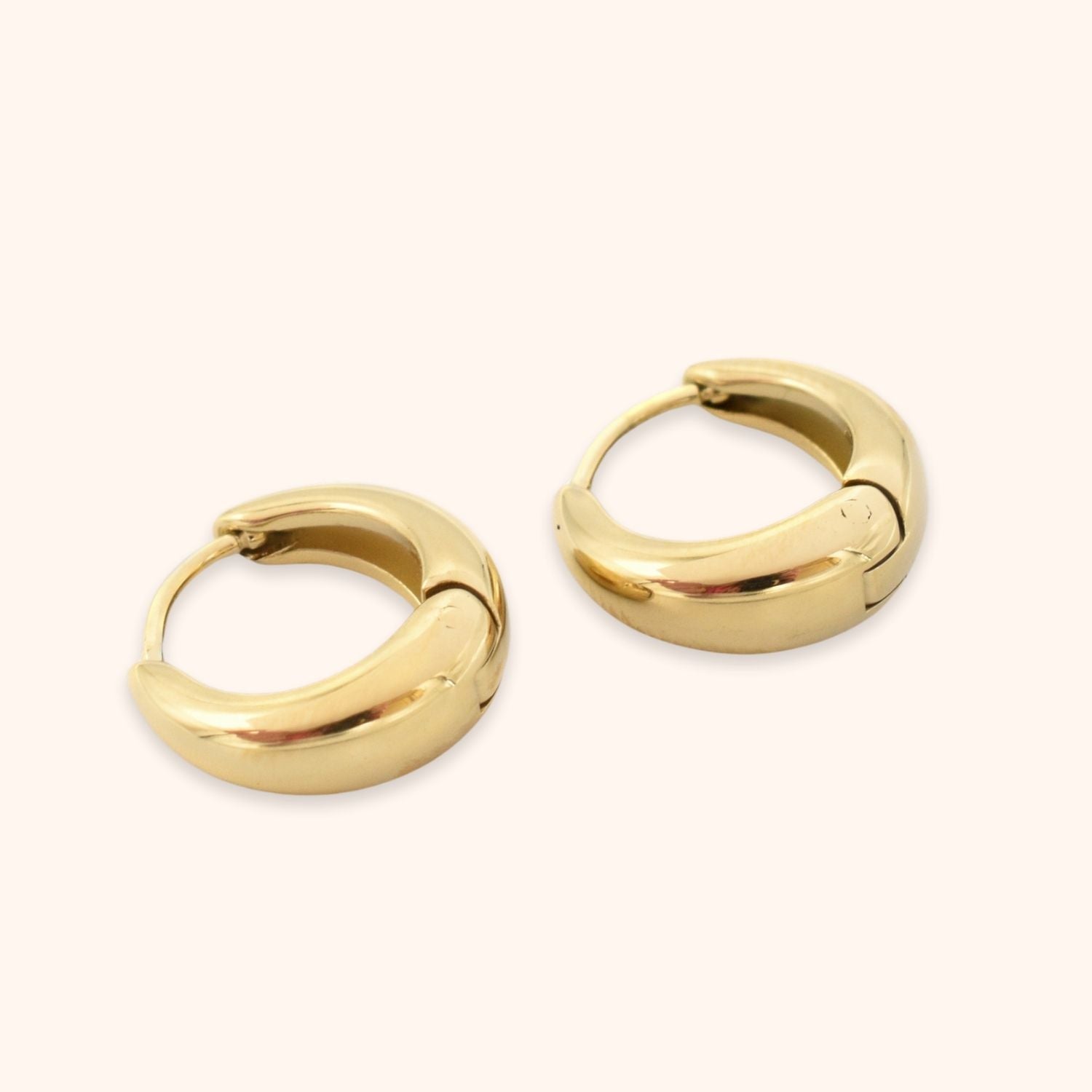 Sierlijke dikke kleine hoops in druppel vorm goud stainless steel