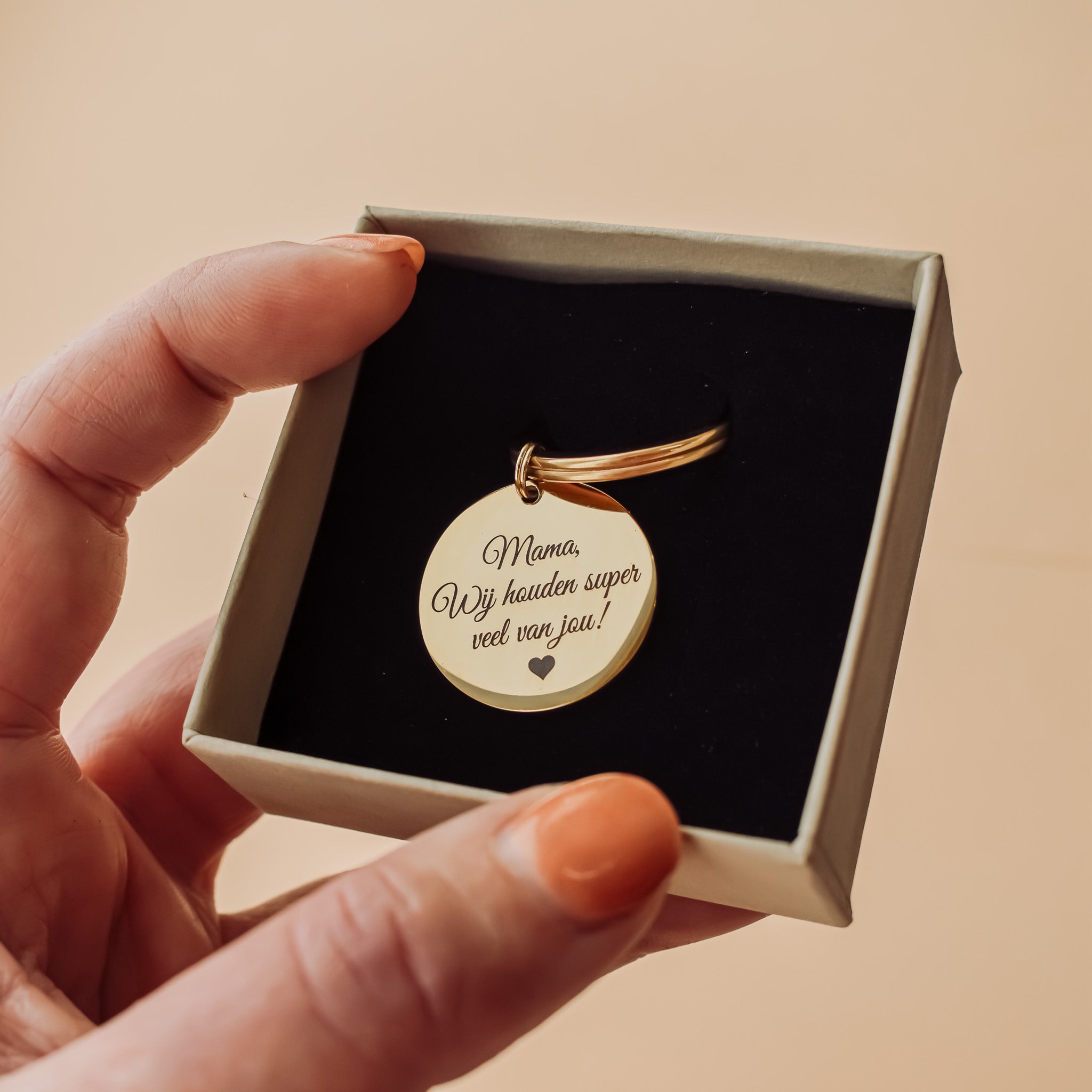 Sleutelhanger graveren met eigen tekst voor mama goud rond