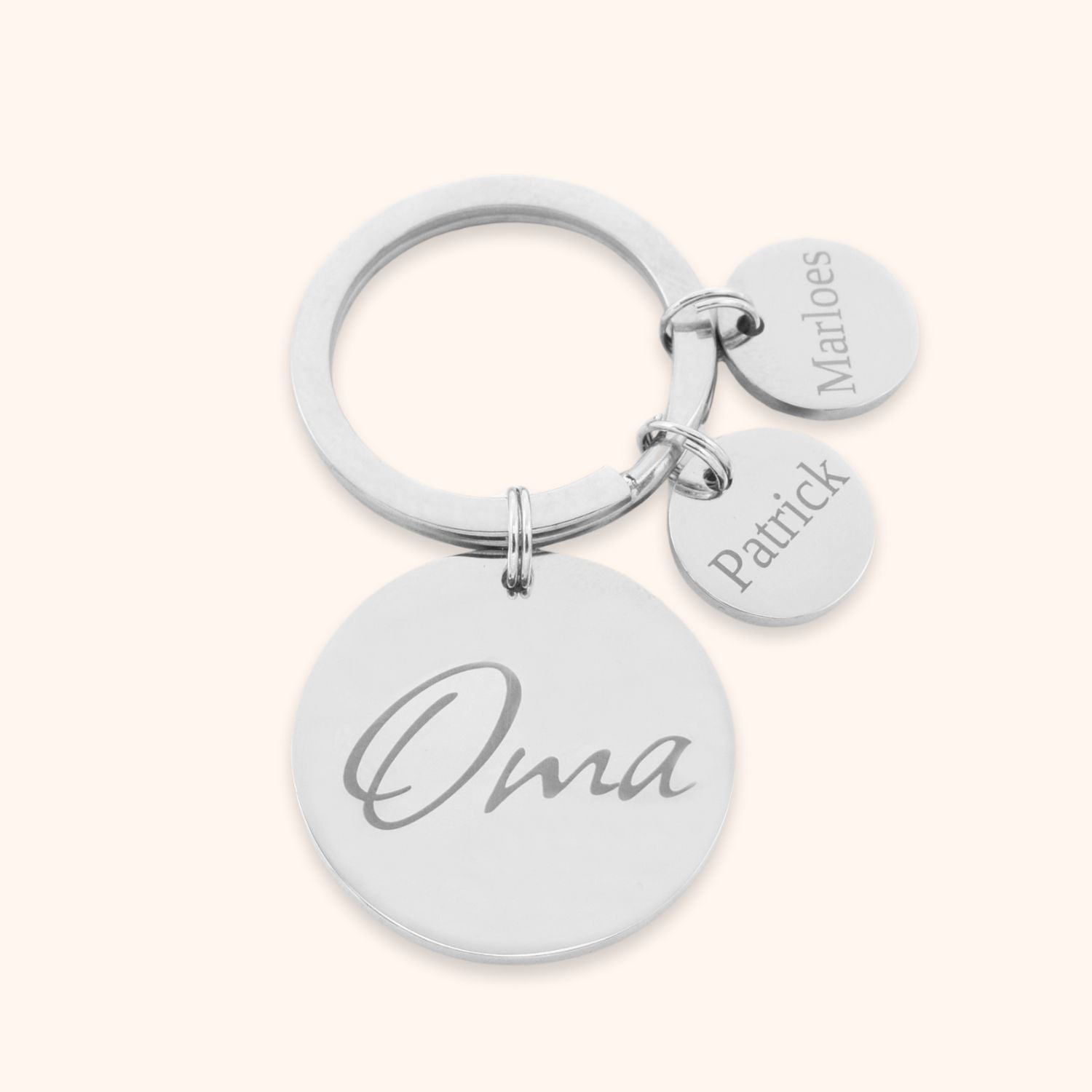 Sleutelhanger eigen tekst meerdere namen gegraveerd zilver oma