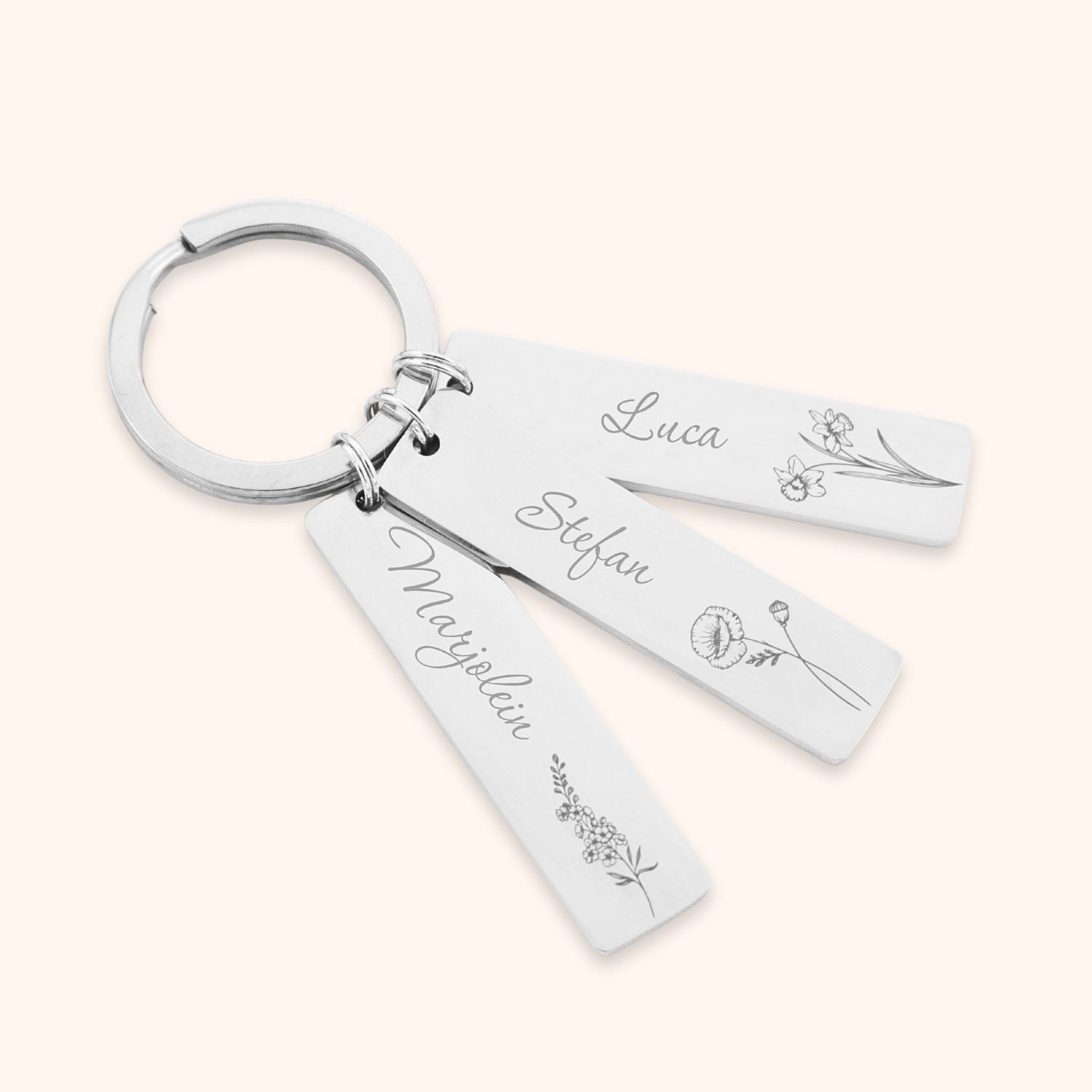Gepersonaliseerde sleutelhanger met 3 namen en geboortebloemen zilver