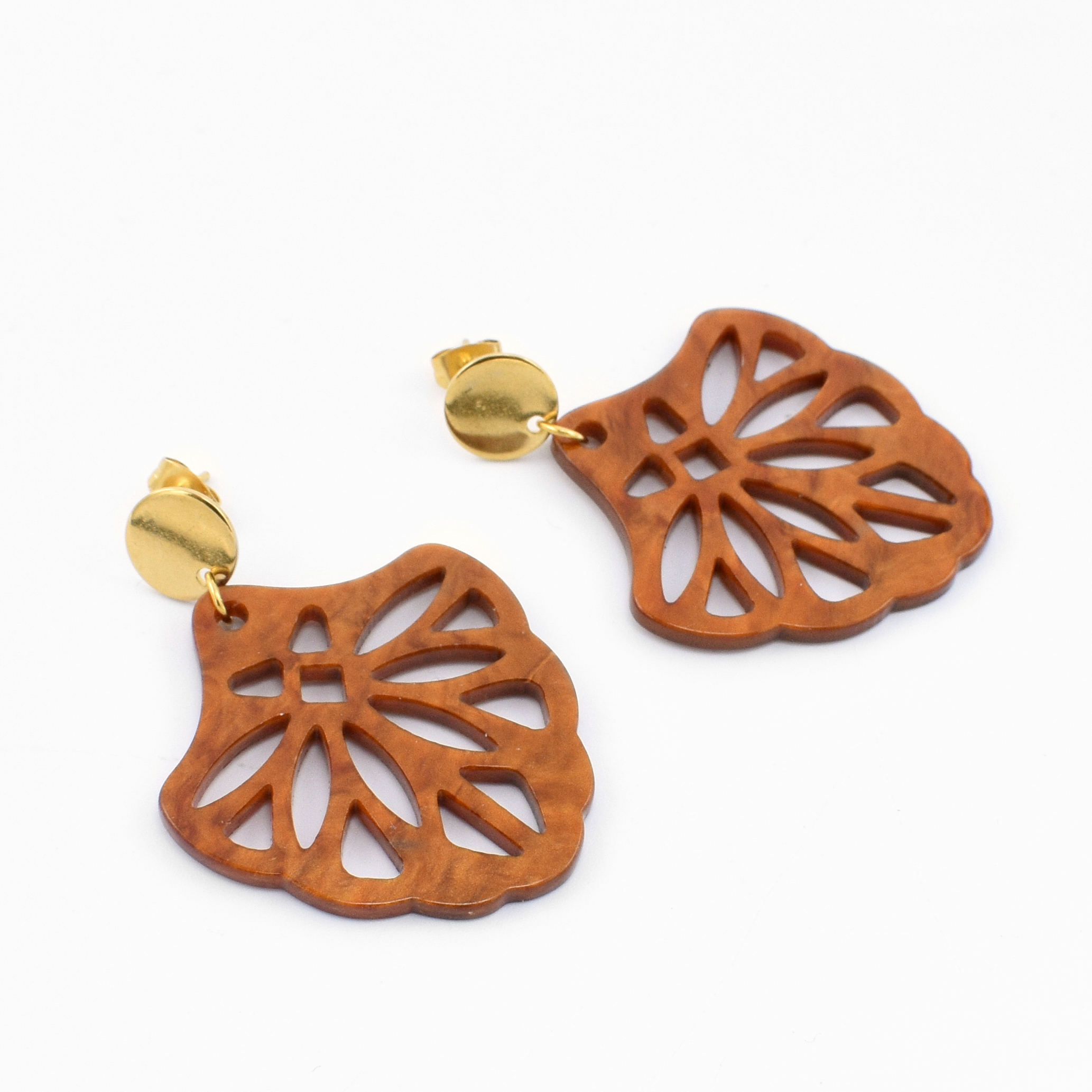 Statement oorbellen resin waaier bruin