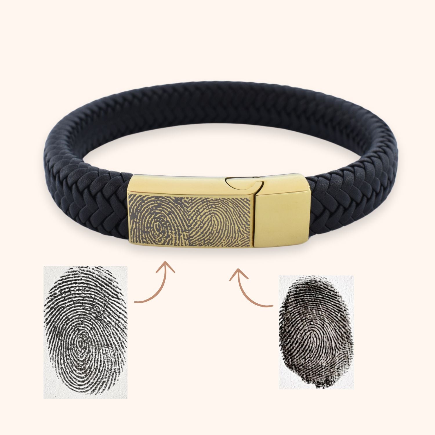 Voorbeeld 2 vingerafdrukken graveren op heren armband zwart
