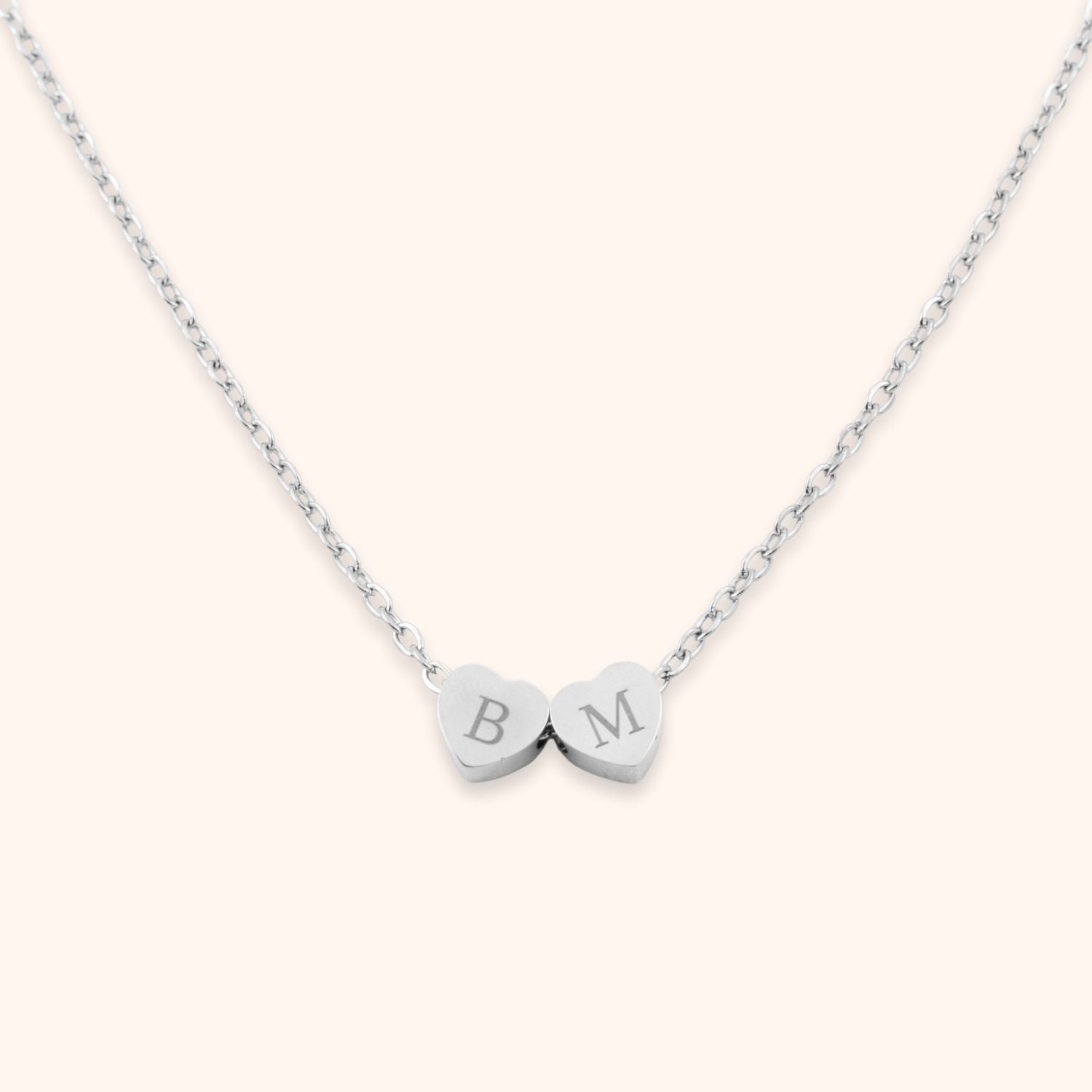 Dames ketting twee hartjes gepersonaliseerd met 2 initialen zilver.