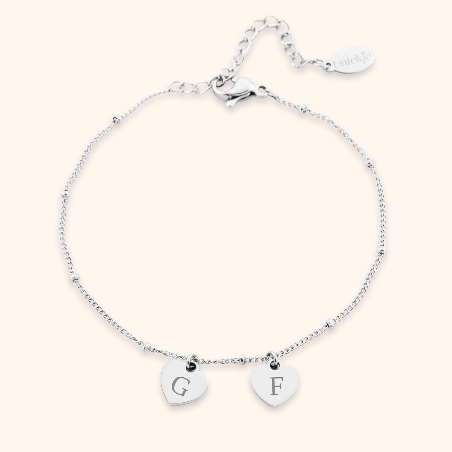 Dames armband gepersonaliseerd met 2 letters op hartje zilver stainless steel