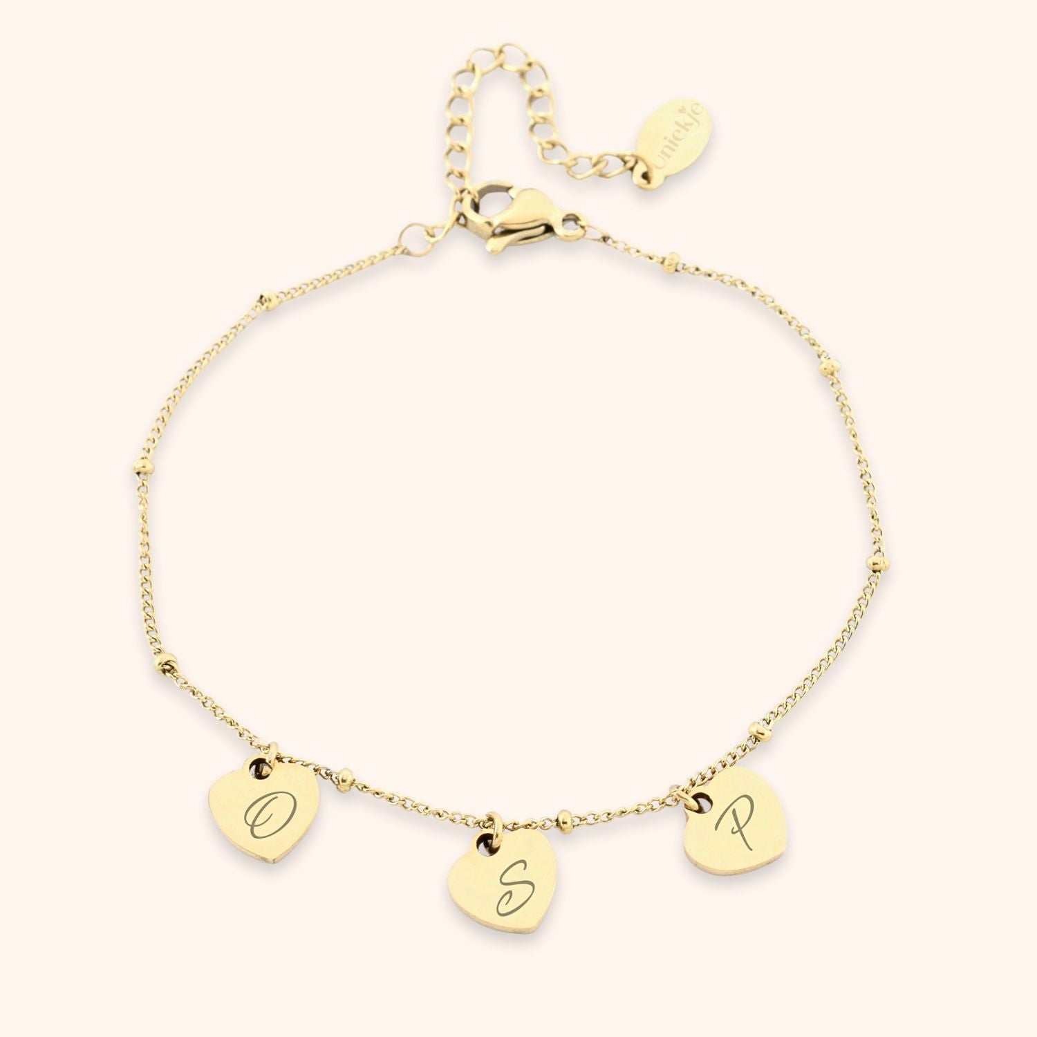 Dames armband gepersonaliseerd met 3 letters op hartje goud stainless steel