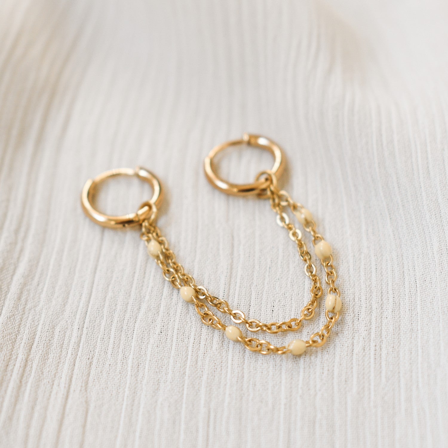 Dubbele oorring ketting beige