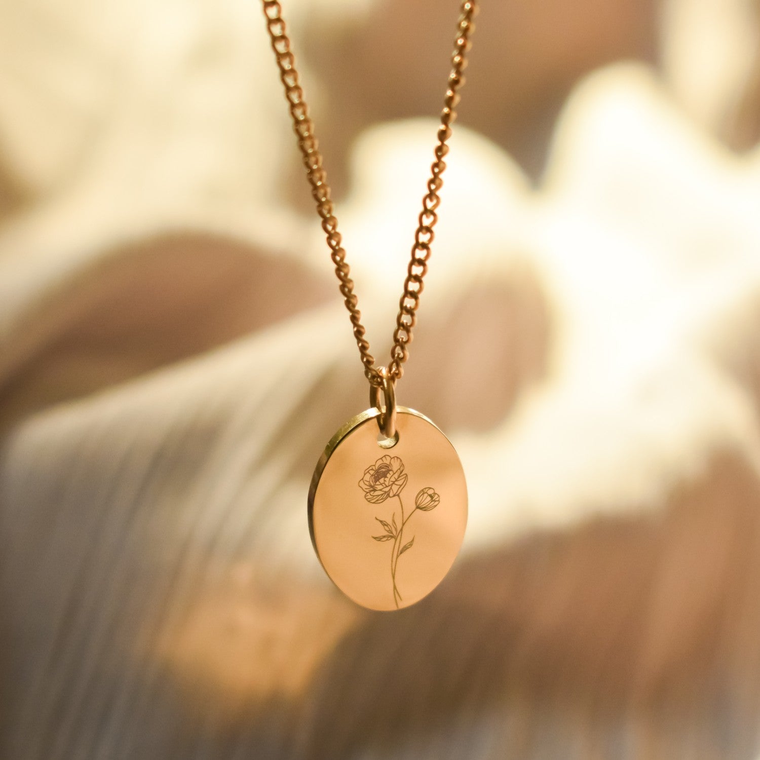 Geboortebloem november pioenroos ketting ovale hanger goud