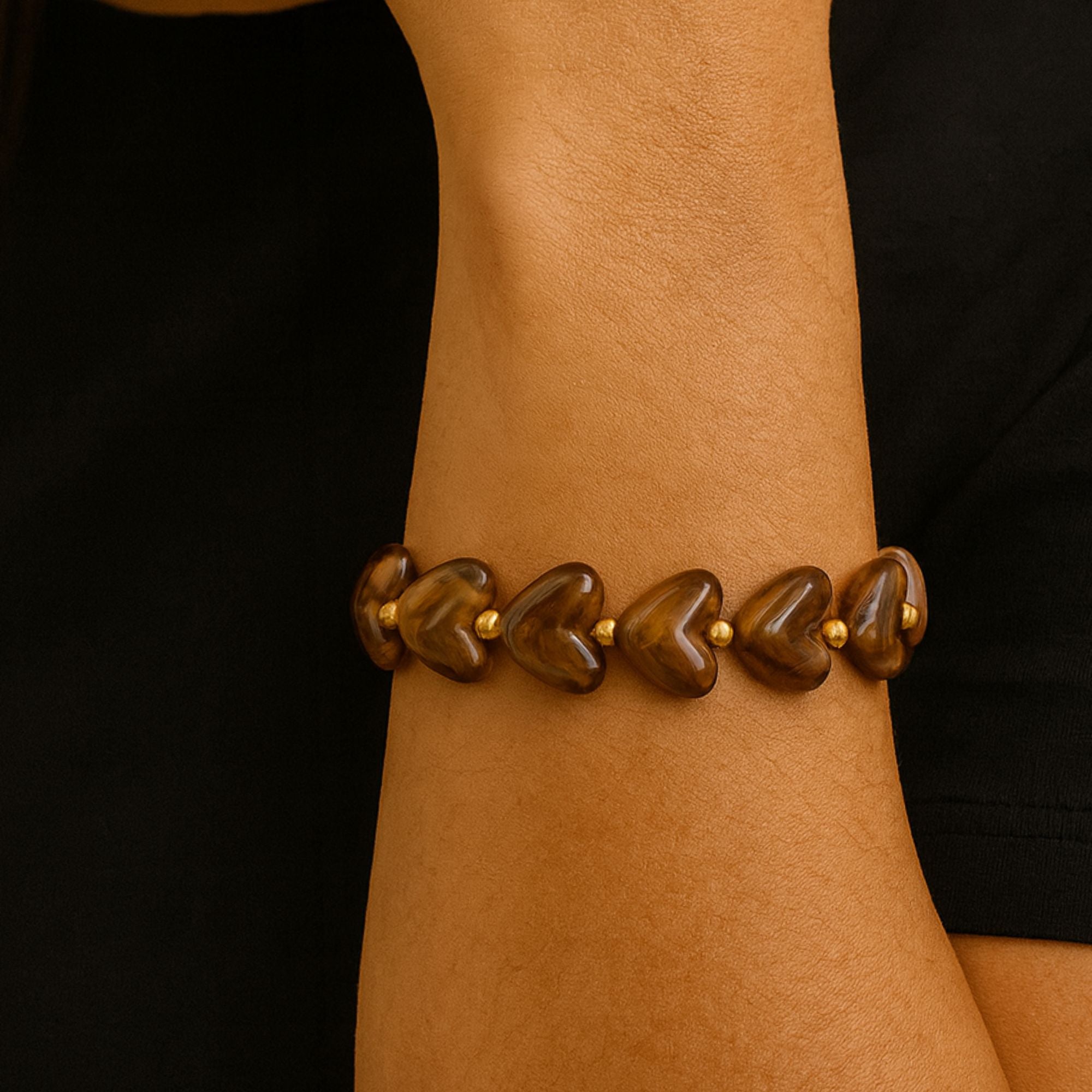 Hartjes armband bruin