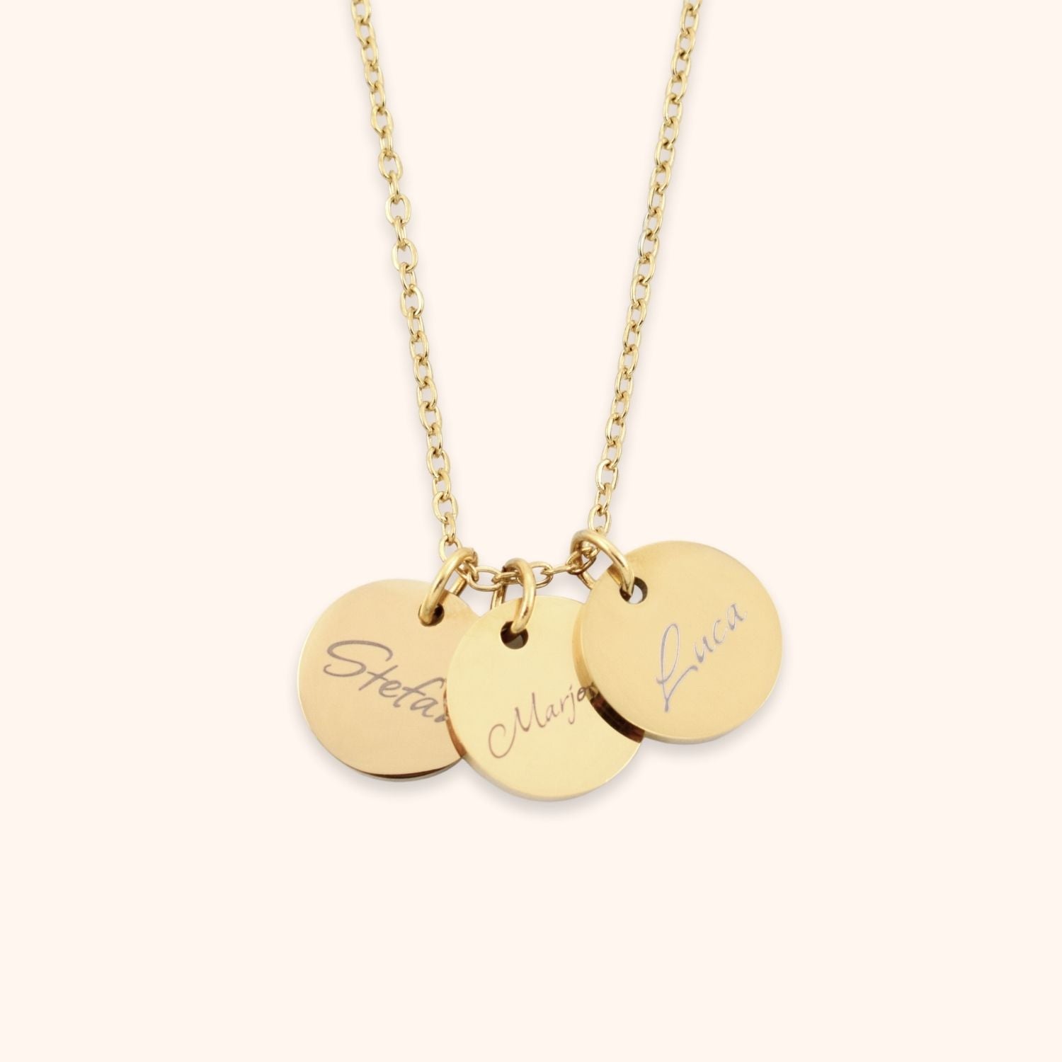 Gepersonaliseerde naam ketting met 3 namen gegraveerd op ronde hangers goud