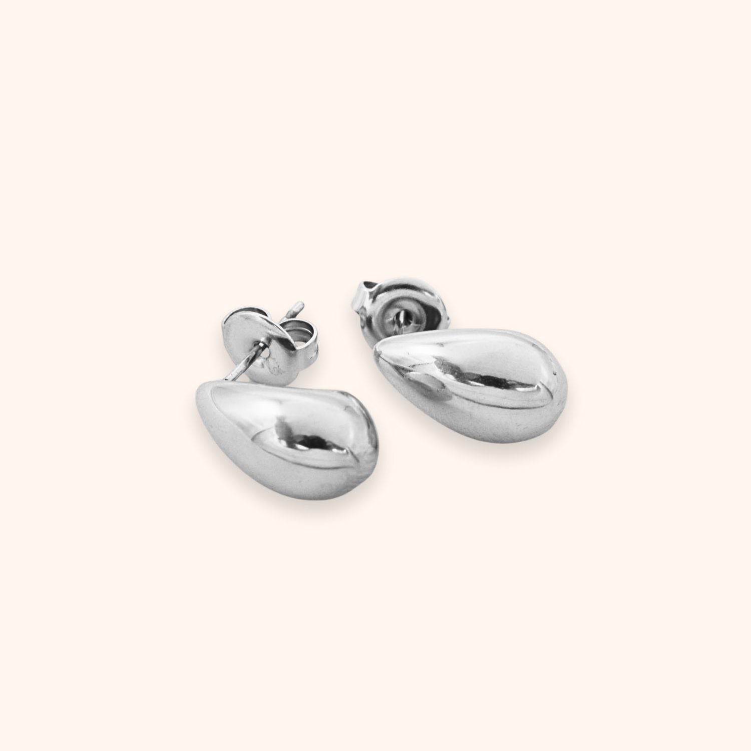 oorbellen kleine druppel studs kleur zilver stainless steel 