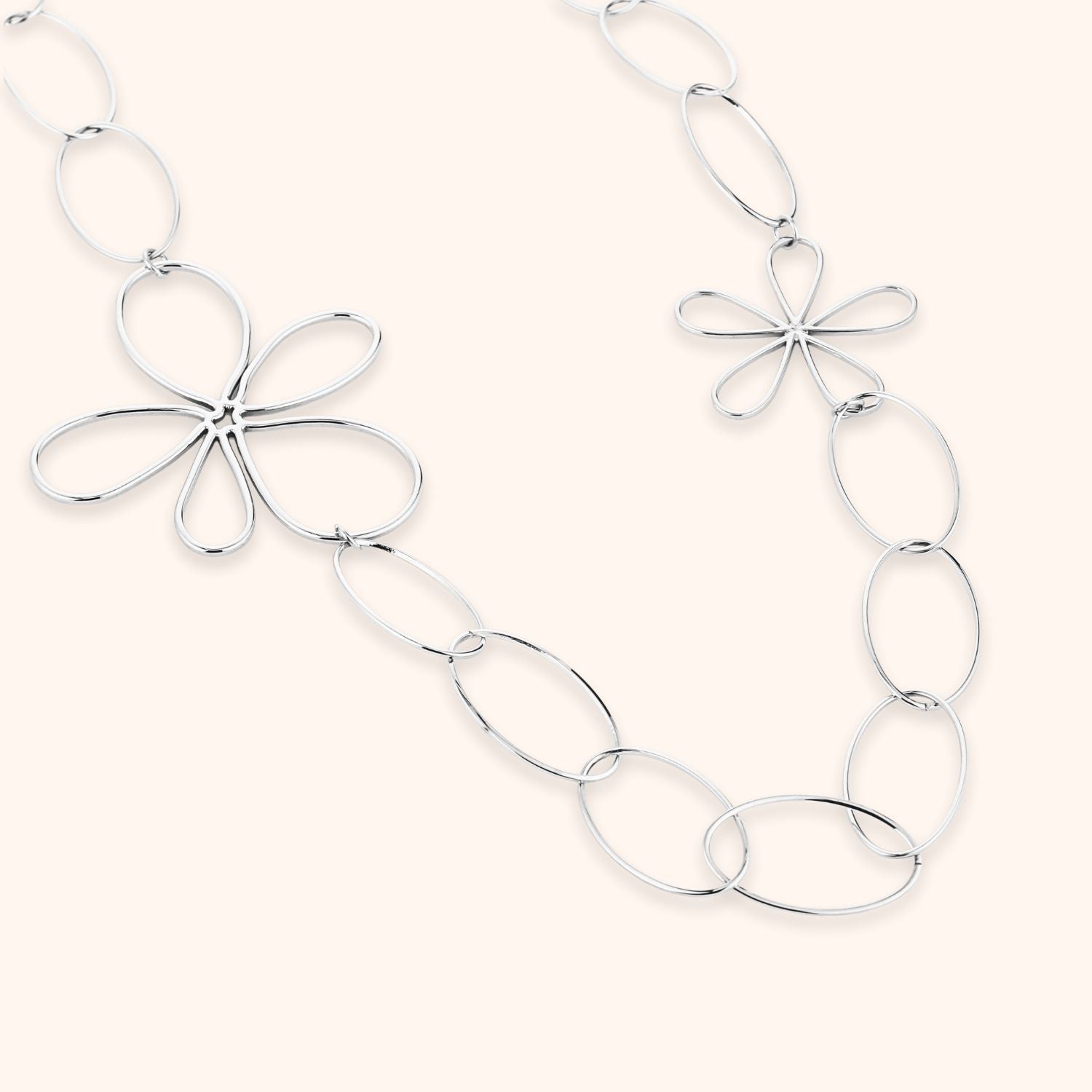 Lange ketting 85 cm met ovale schakels en bloem bedels zilver stainless steel