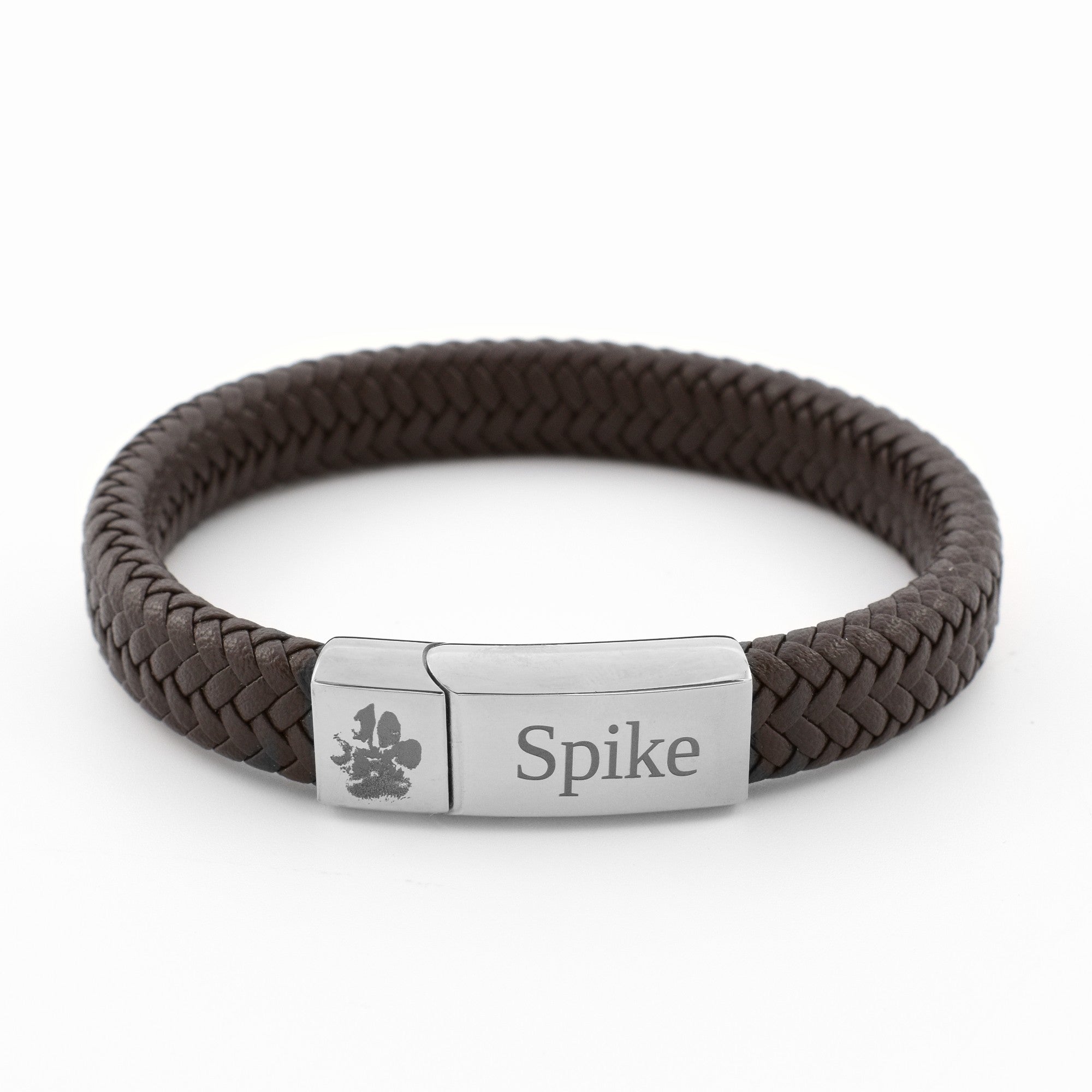 Pootafdruk armband voor mannen bruin leer. Gegraveerd met naam. 