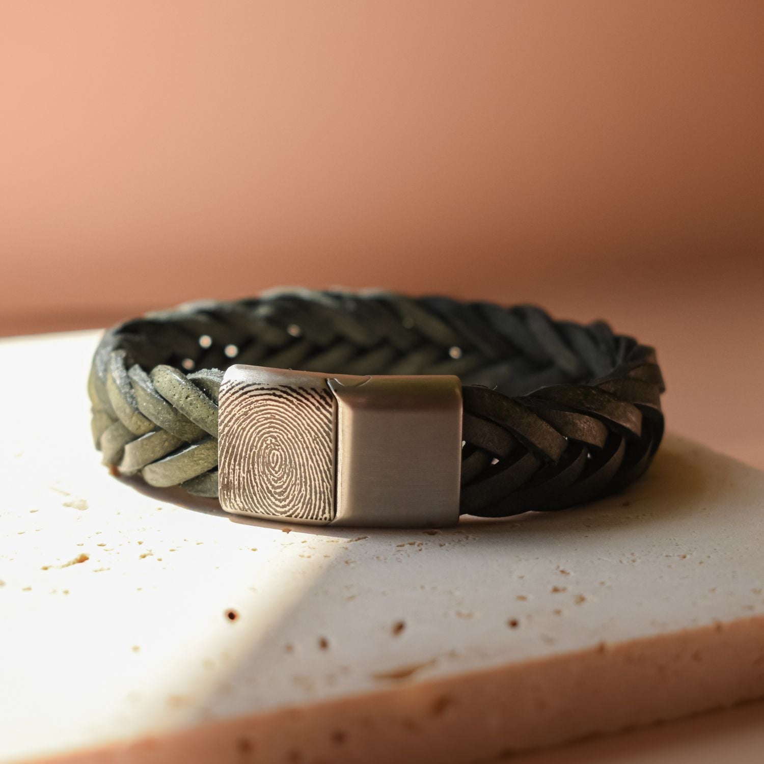 Heren armband leer vingerafdruk