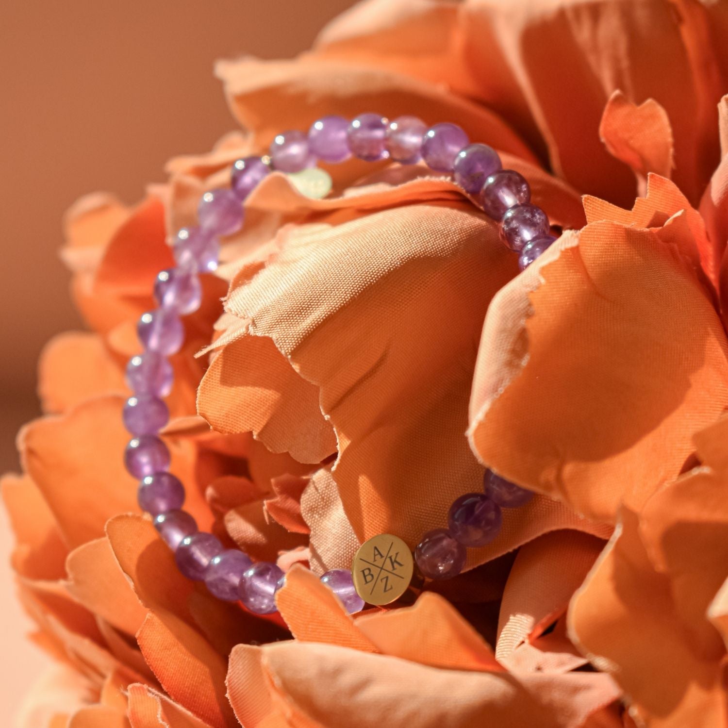 Paarse armband met gepersonaliseerd initialen