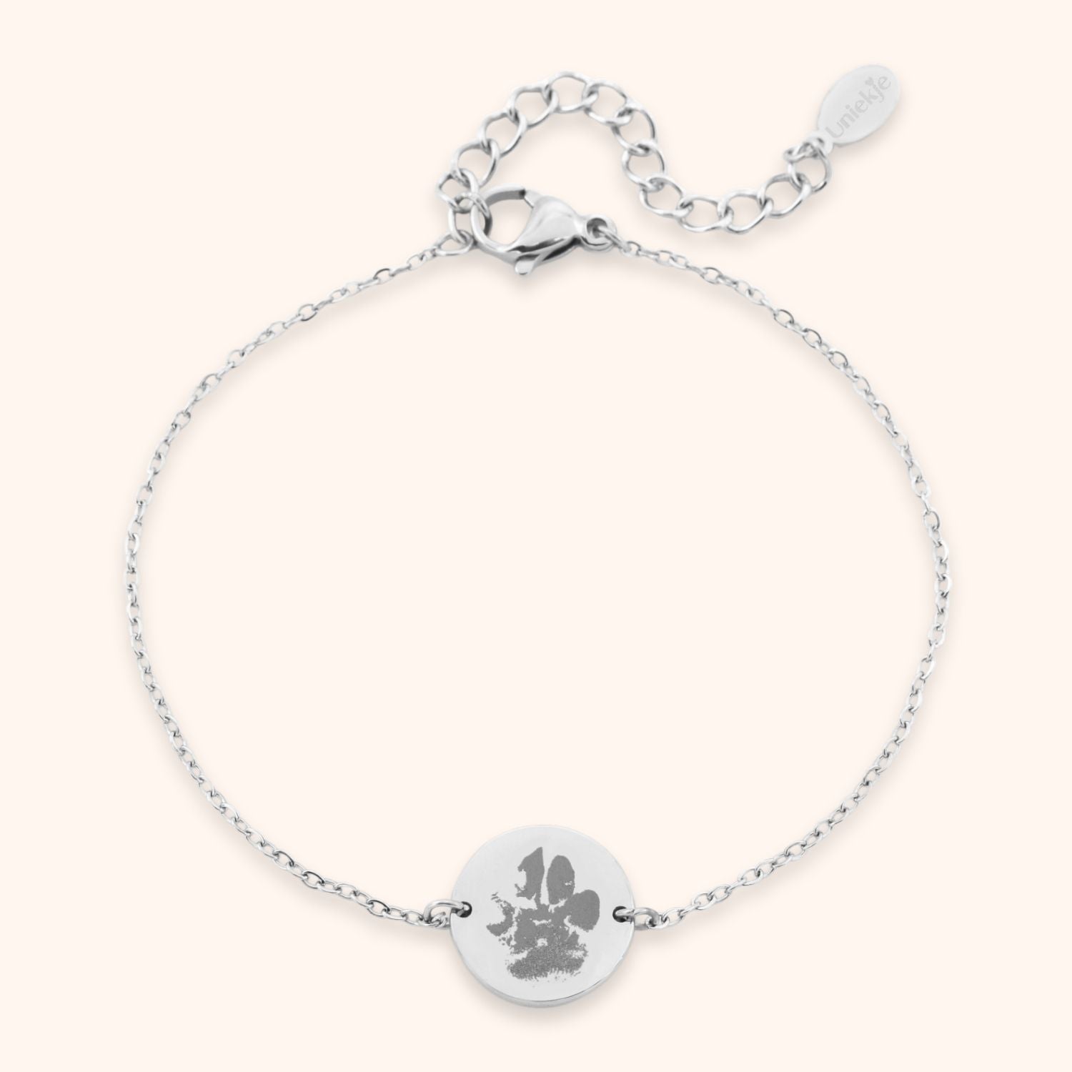 Armband met rond plaatje gegraveerd met een pootafdruk hond zilver stainless steel