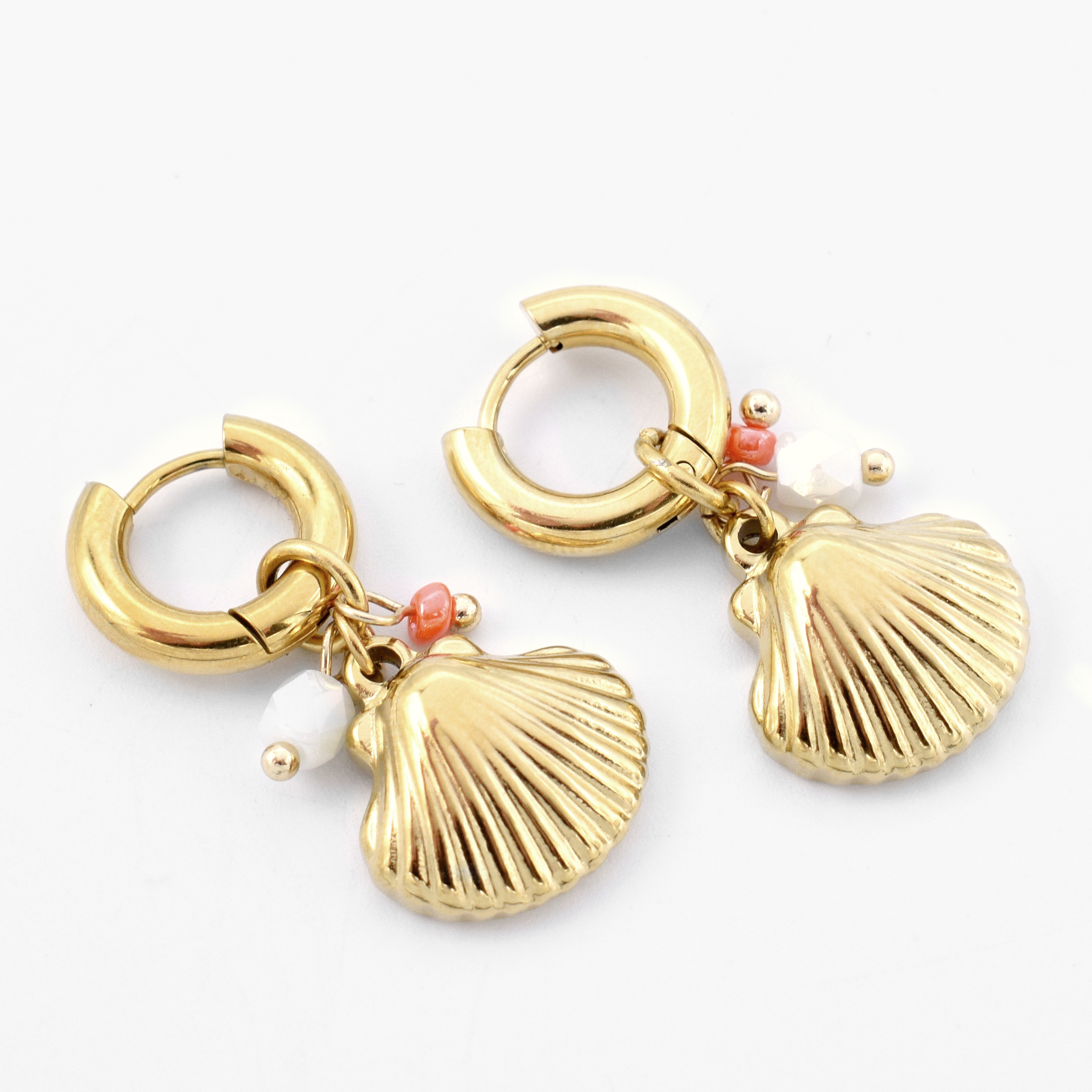 Oval earrings pearl