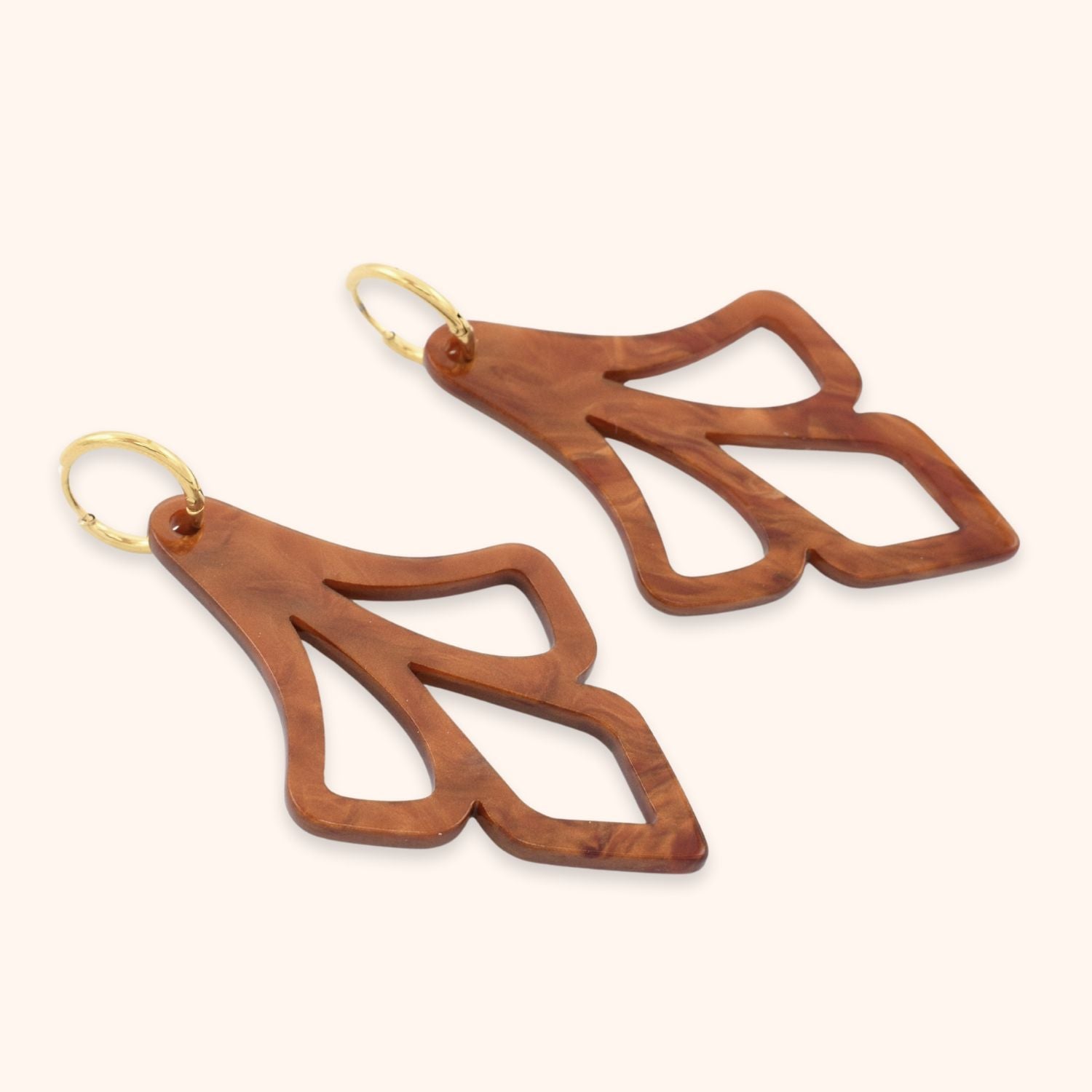 Statement oorringen resin hanger bruin