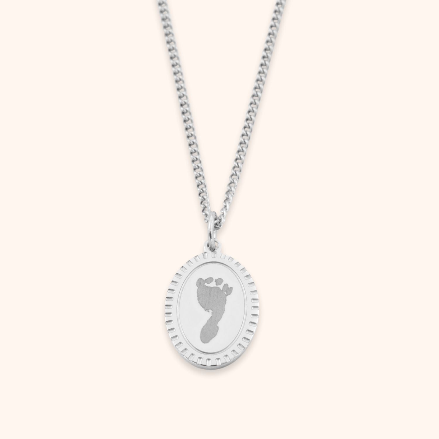 Gepersonaliseerde dames ketting met voetafdruk baby op ovale hanger zilver stainless steel