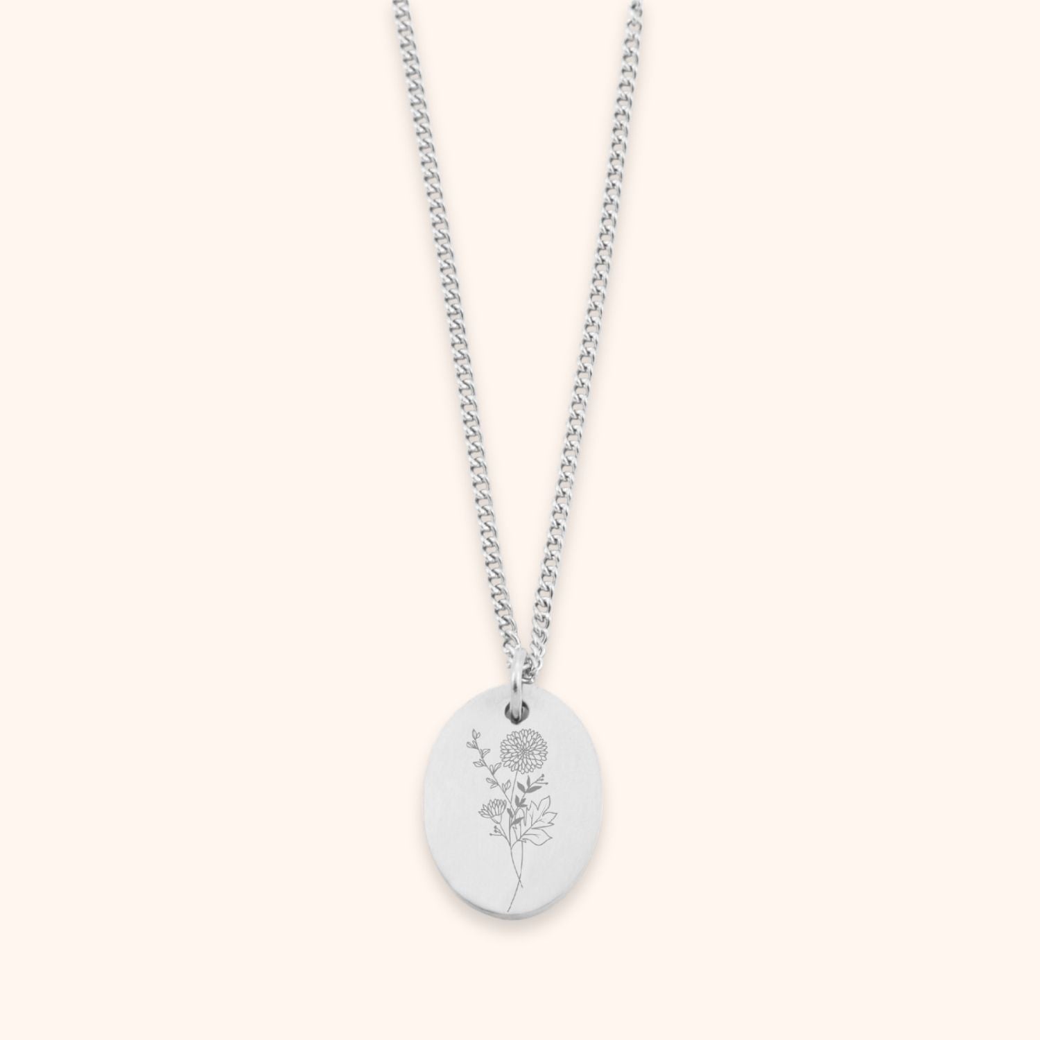 Ovale dames ketting gegraveerd met een geboortebloem november chrysant zilver