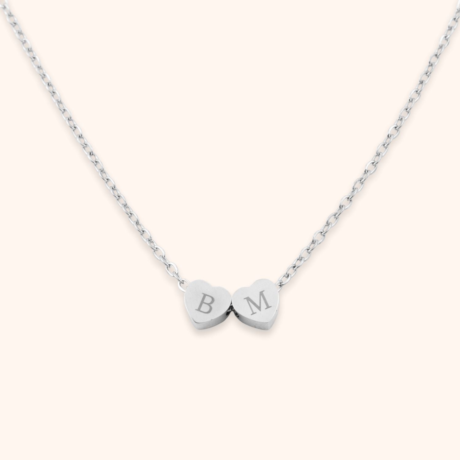 Dames ketting twee hartjes gepersonaliseerd met 2 initialen zilver.