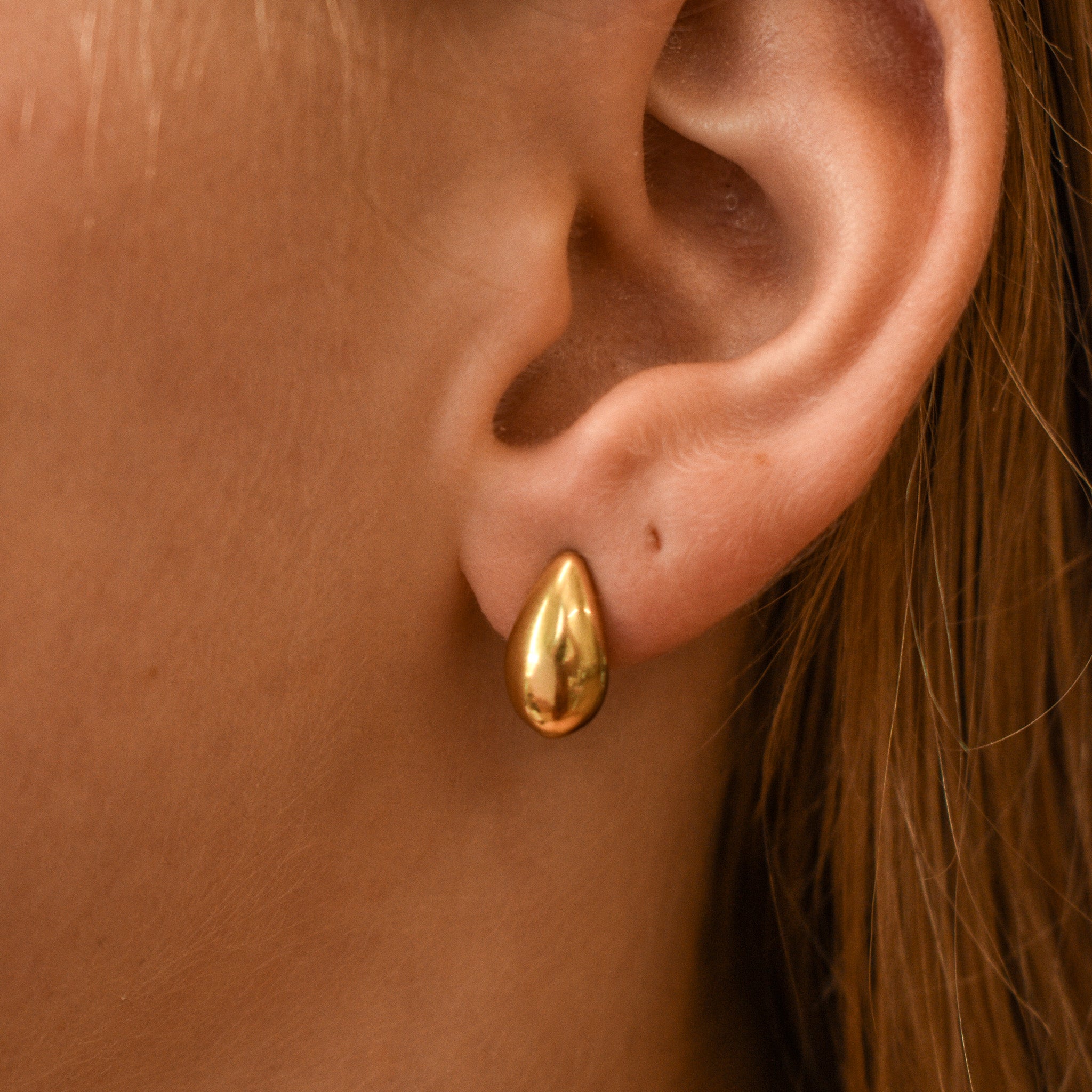 oorbellen kleine druppel studs kleur goud stainless steel 